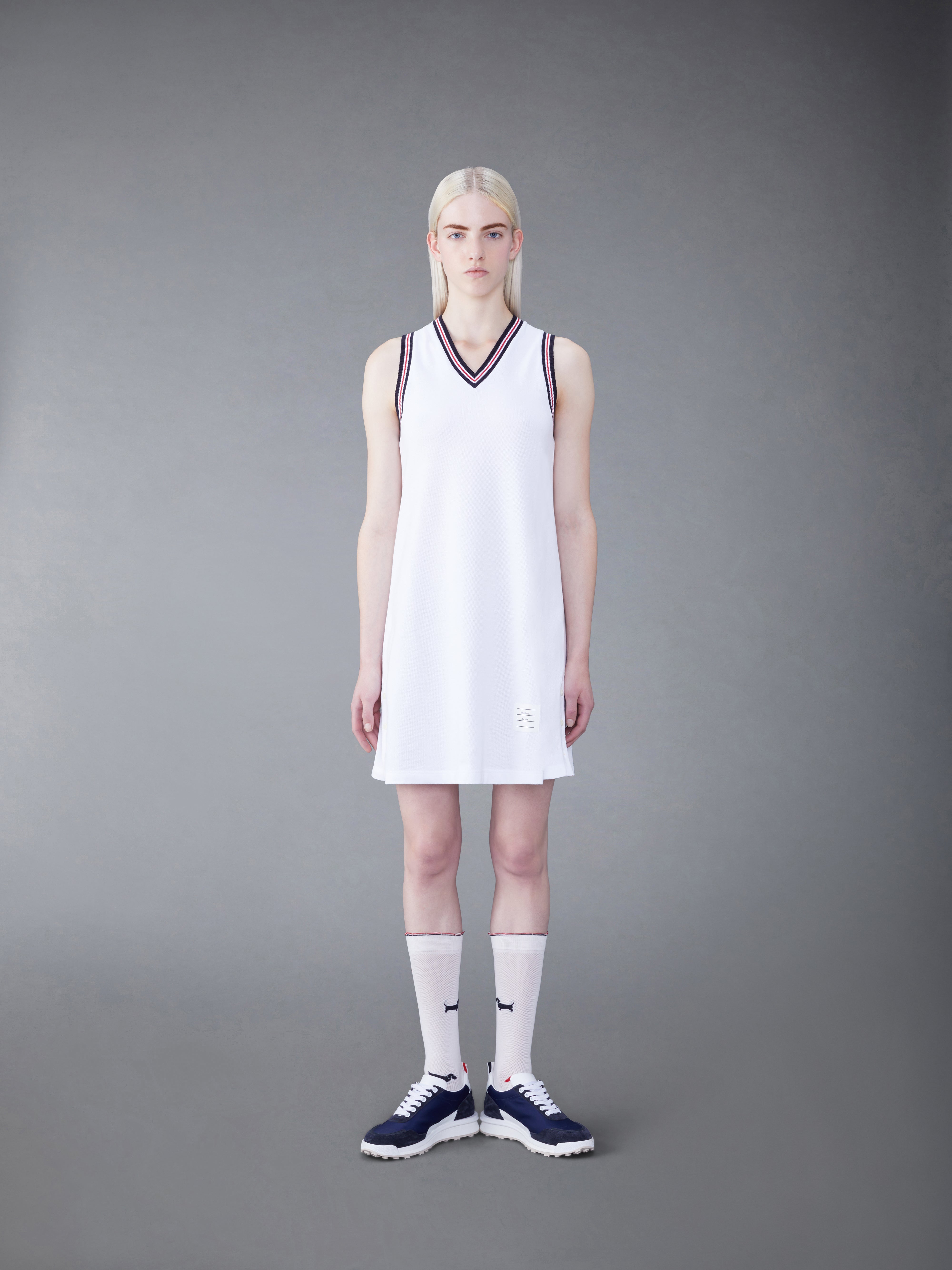 RWB ノースリーブ テニスドレス thom browne Classic Pique Stripe V Neck Tennis Dress | Thom Browne