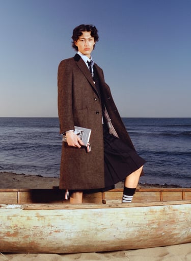 非売品！トムブラウン THOM BROWNE 純正木製ハンガー2本 非売品！トムブラウン THOM BROWNE 純正木製ハンガー2本