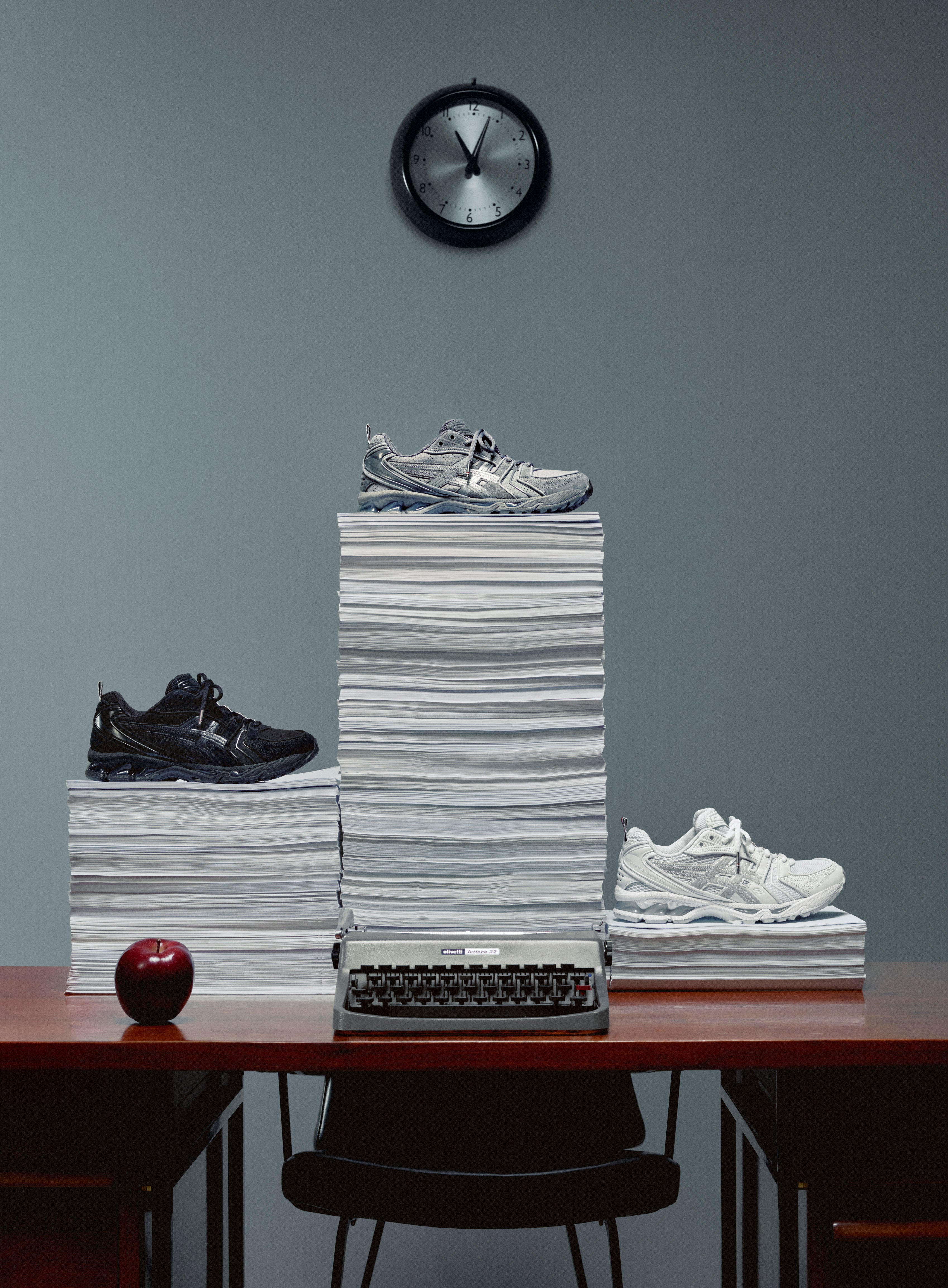 トムブラウン　アシックス　限定　バッグ　グレー クロック・イン | Thom Browne