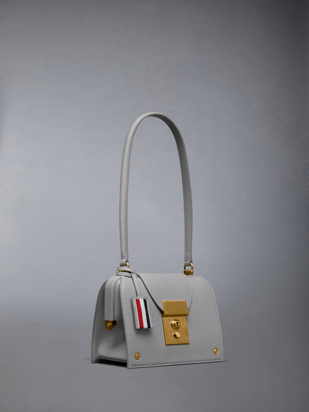 PEBBLE GRAIN MRS. THOM TRIANGLE BAG LT GREY