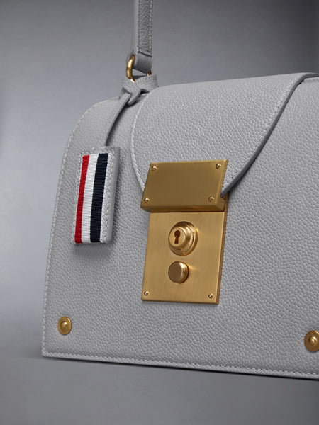 PEBBLE GRAIN MRS. THOM TRIANGLE BAG LT GREY