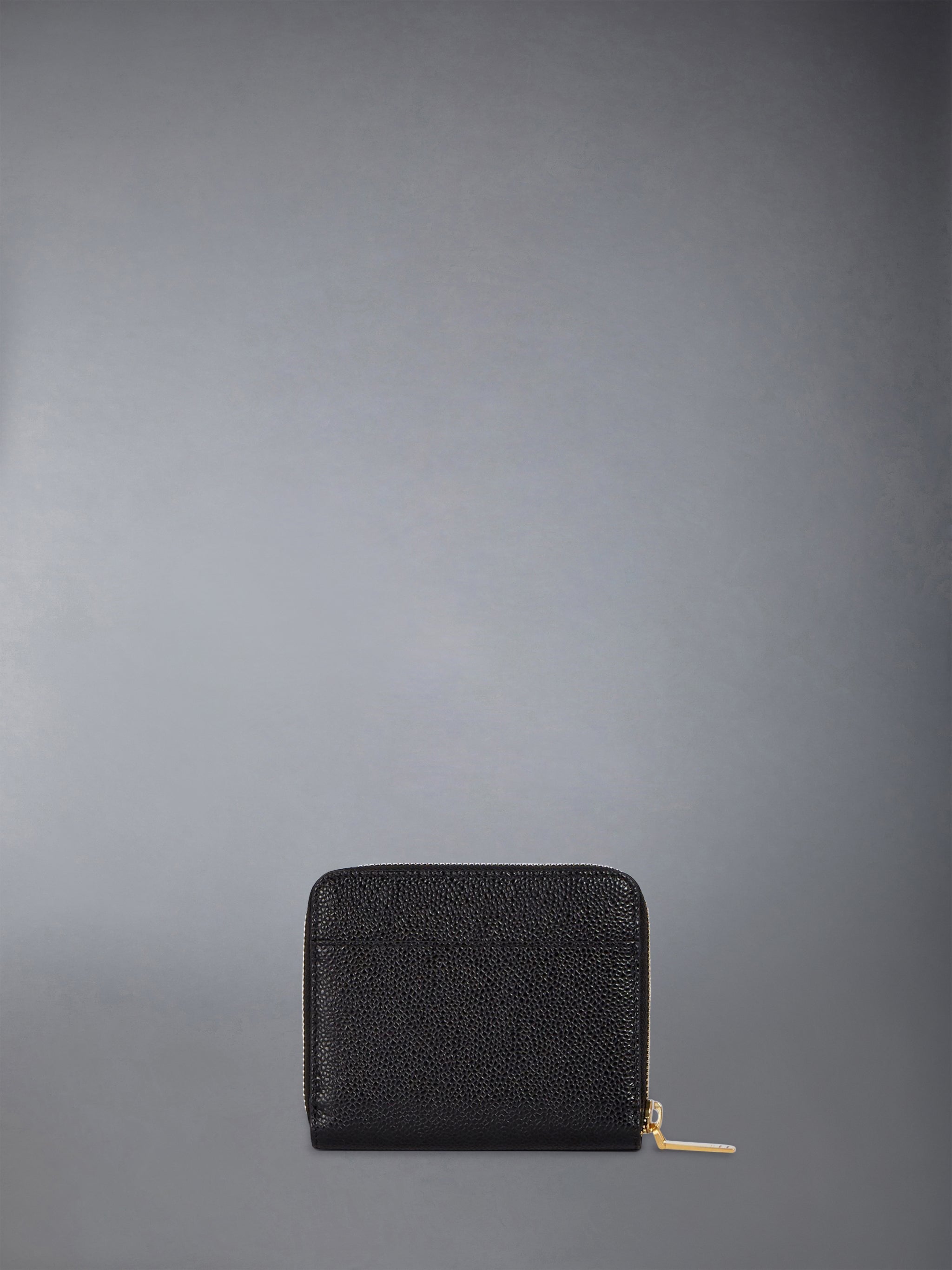 THOM BROWNE ロコ エンホス加工 シッハ 財布 FAW013A00198 001 Pebble Grain Short Zip Wallet | Thom Browne