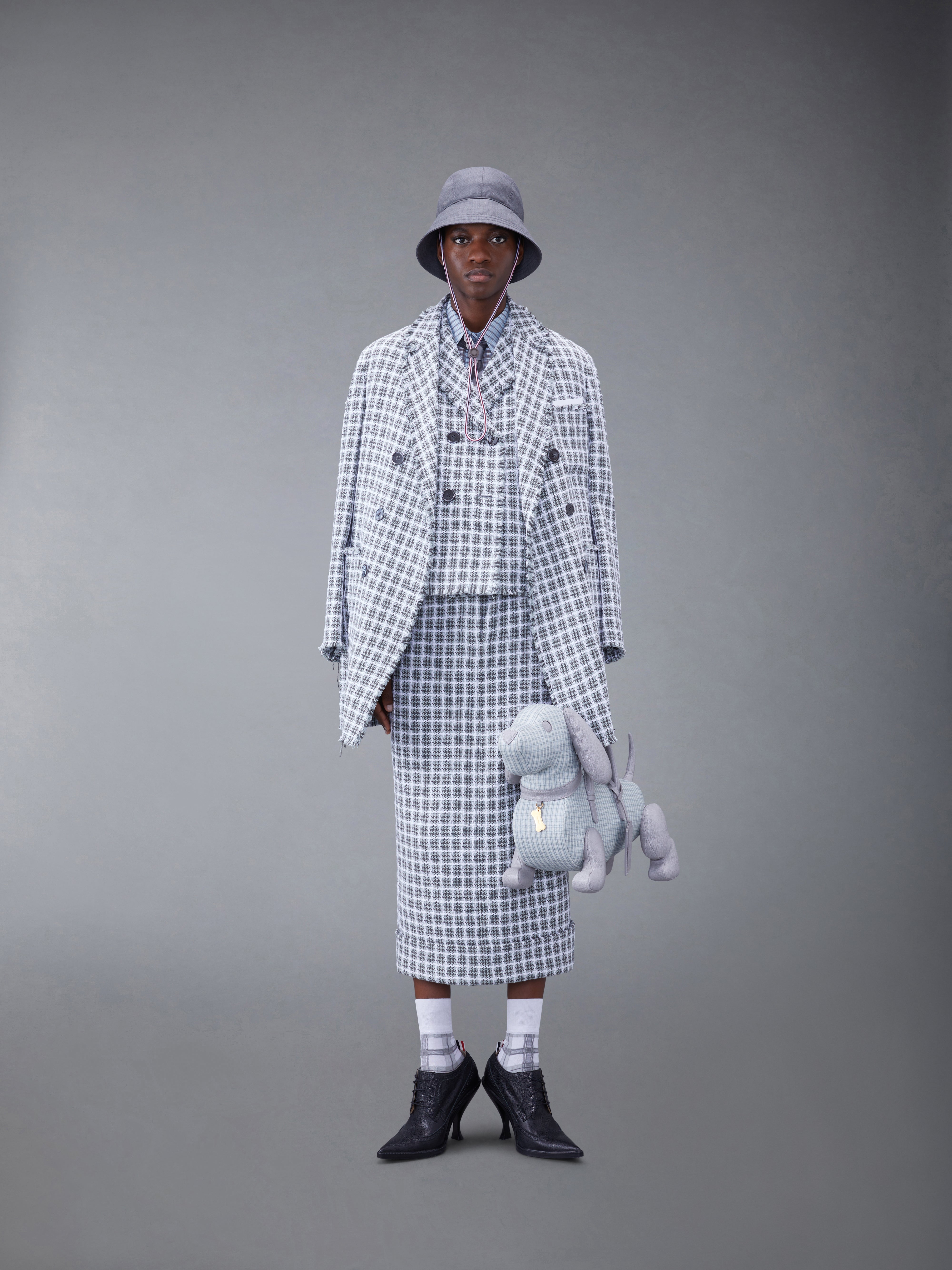 【関税込み】Thom Browne ベージュ クロップド カー コート クラシック カシミア 4 BAR Vネック カーディガン | Thom Browne