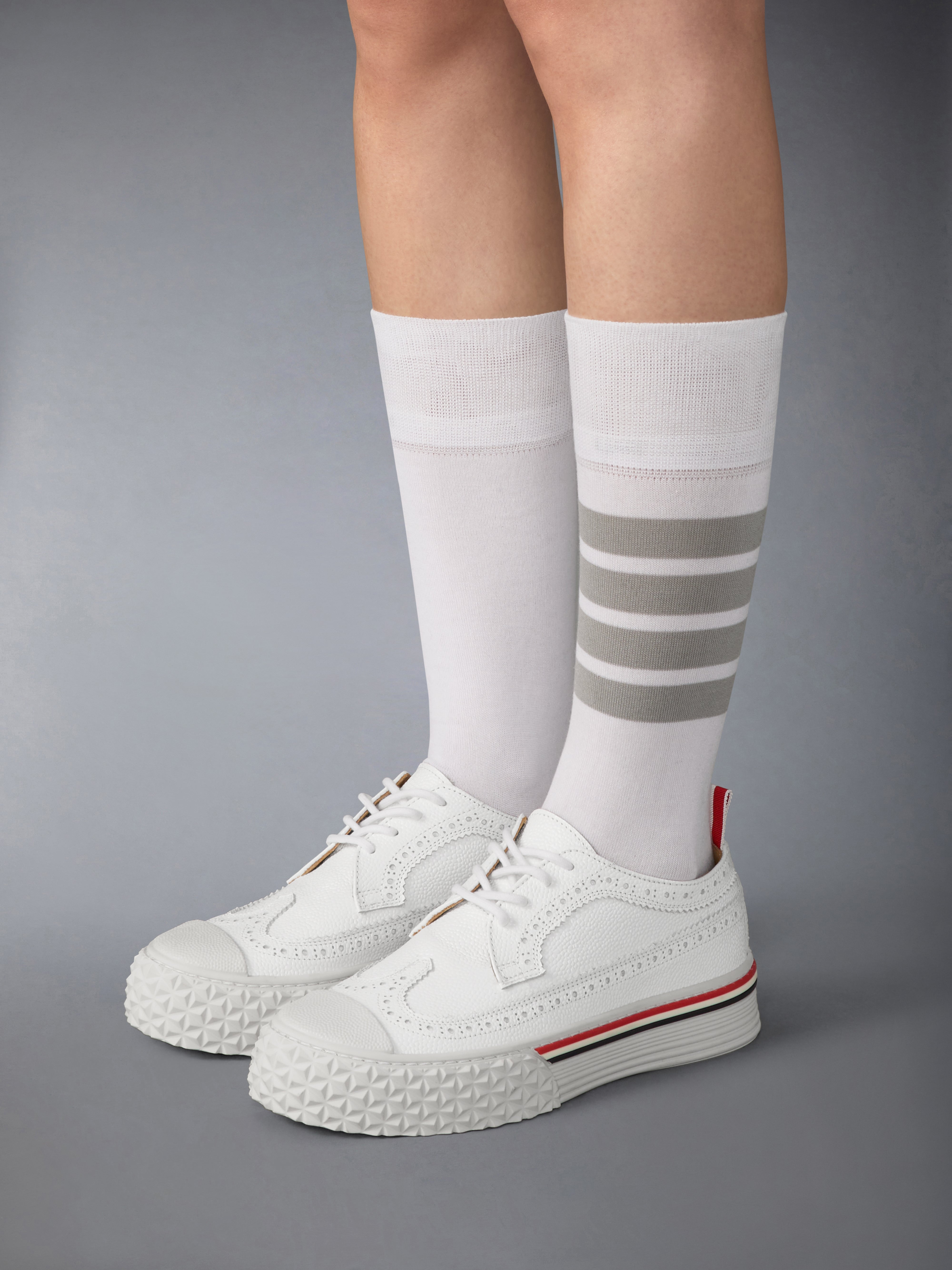 Thom Browne 白 スエード ロングウィング ブローグ US8.5 Pebble Grain Tread Sole Longwing Collegiate Sneakers | Thom Browne