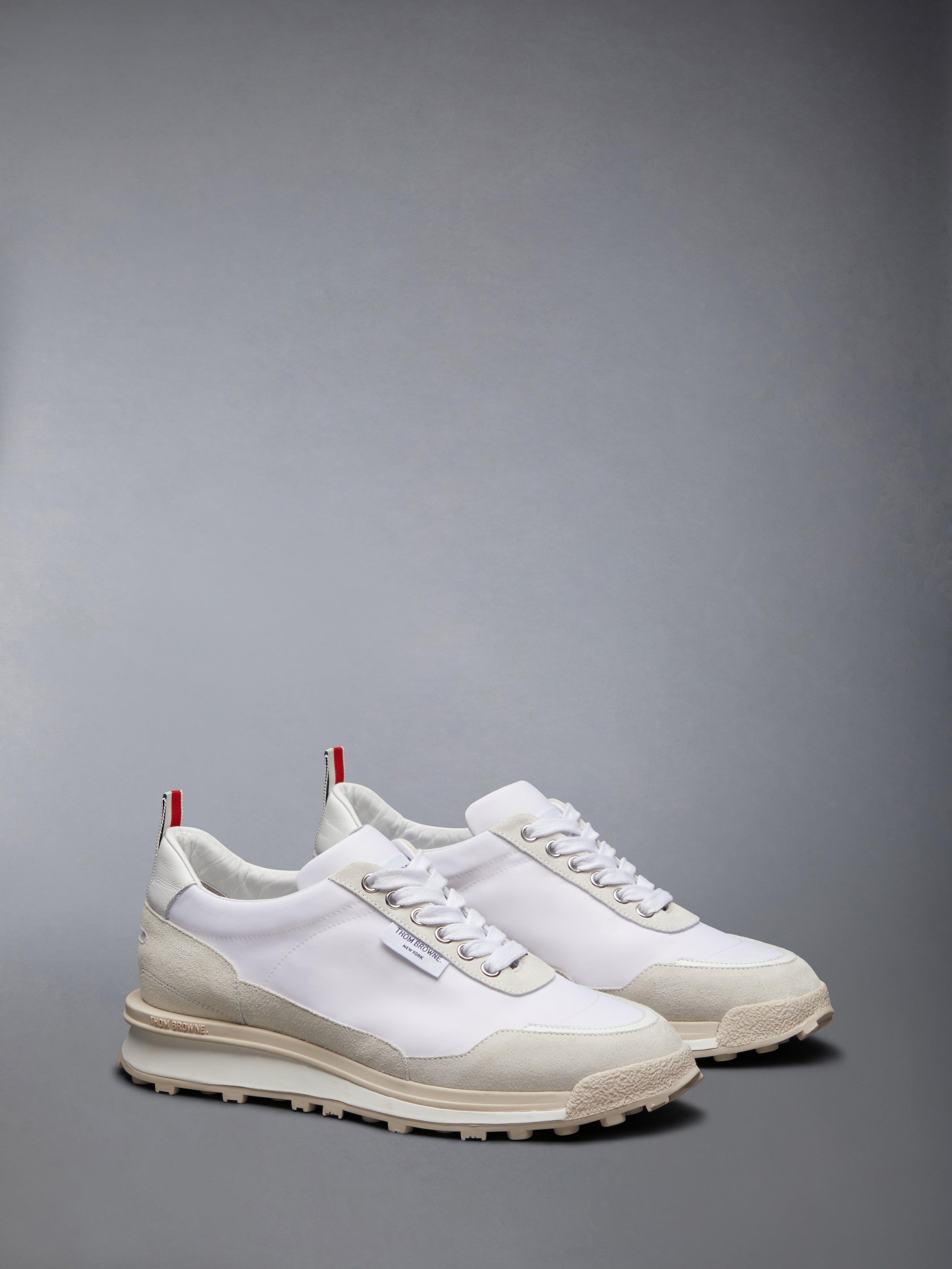 [THOM BROWNE]ナイロンテクスニーカー/追跡可能/全国送料無料 エコナイロン卒業生トレーナー | Thom Browne