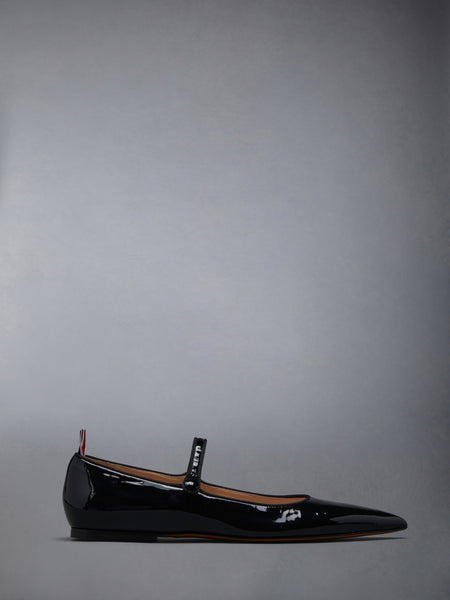 ソフトパテントレザーのポインテッドトムジョンフラット 黒