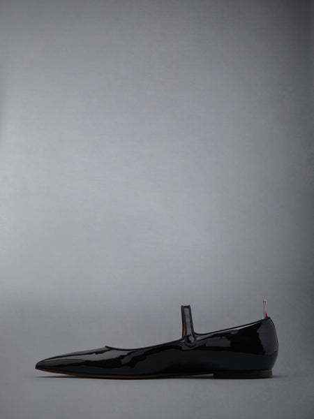 ソフトパテントレザーのポインテッドトムジョンフラット 黒