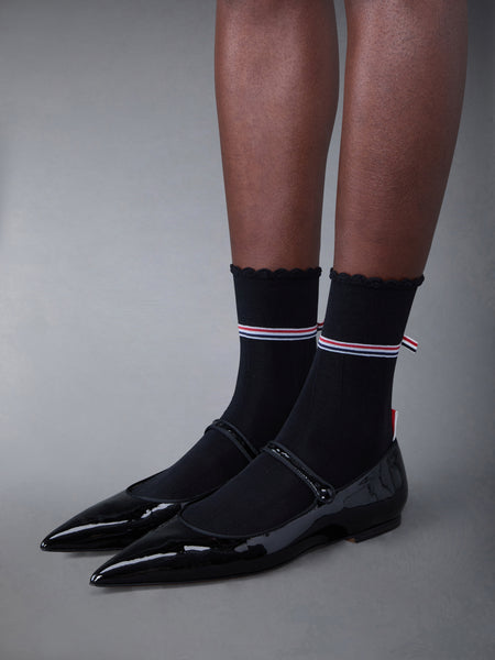 ソフトパテントレザーのポインテッドトムジョンフラット 黒