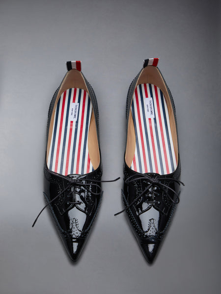 特許取得の尖ったウィングチップバレリーナ 黒