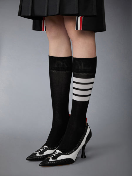 PEBBLE GRAIN WINGTIP PUMP 90MM BLK/WHT