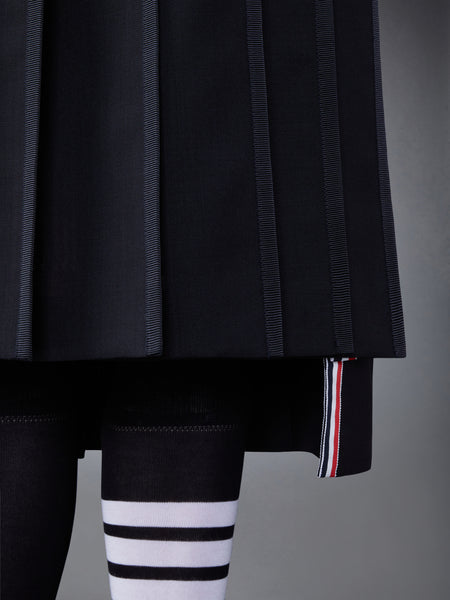 CLASSIC TIPPING PLEATED SKIRT