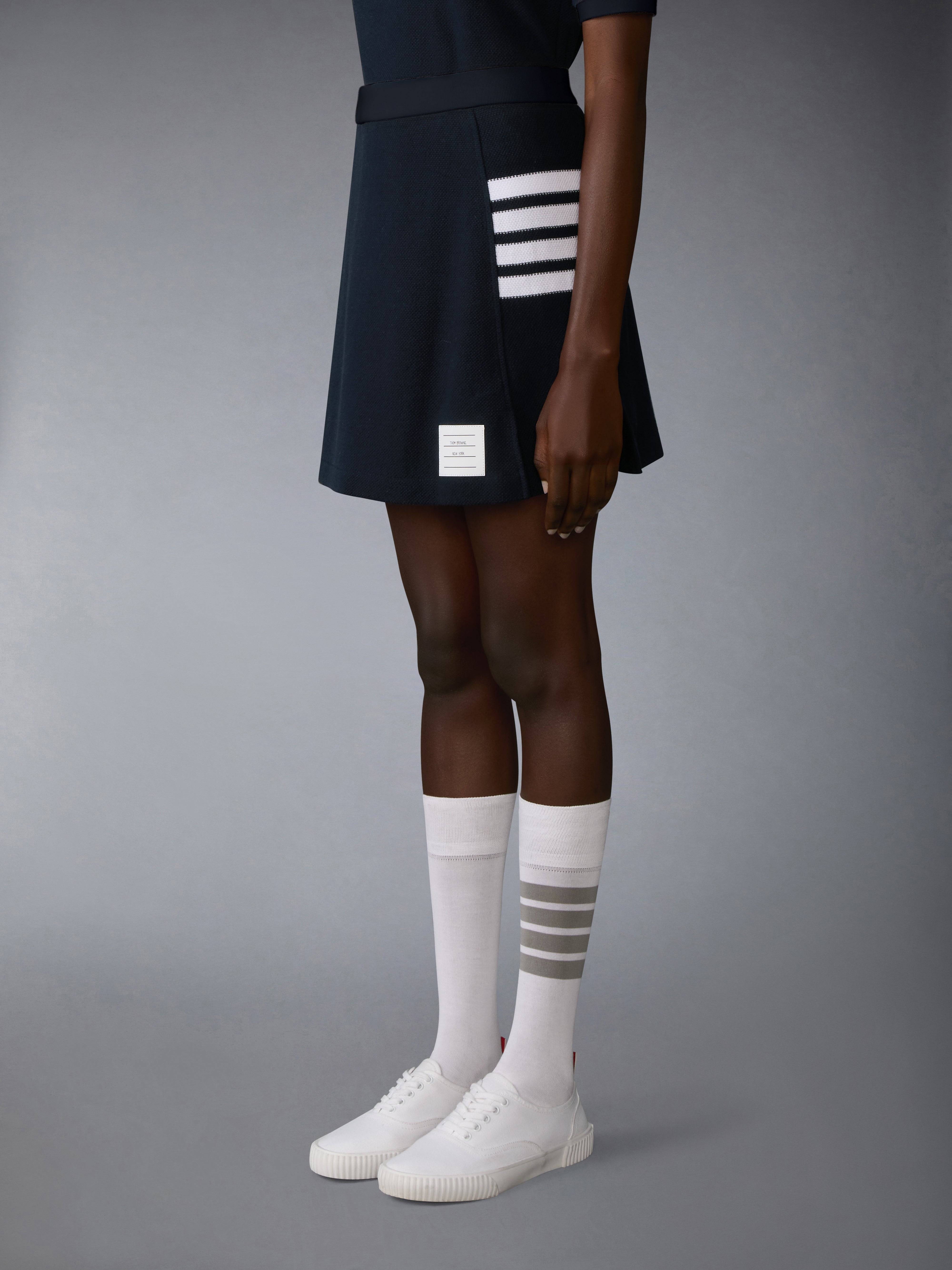 テクスチャード ピケ 4-BAR ボックスプリーツ ミニスカート | Thom Browne