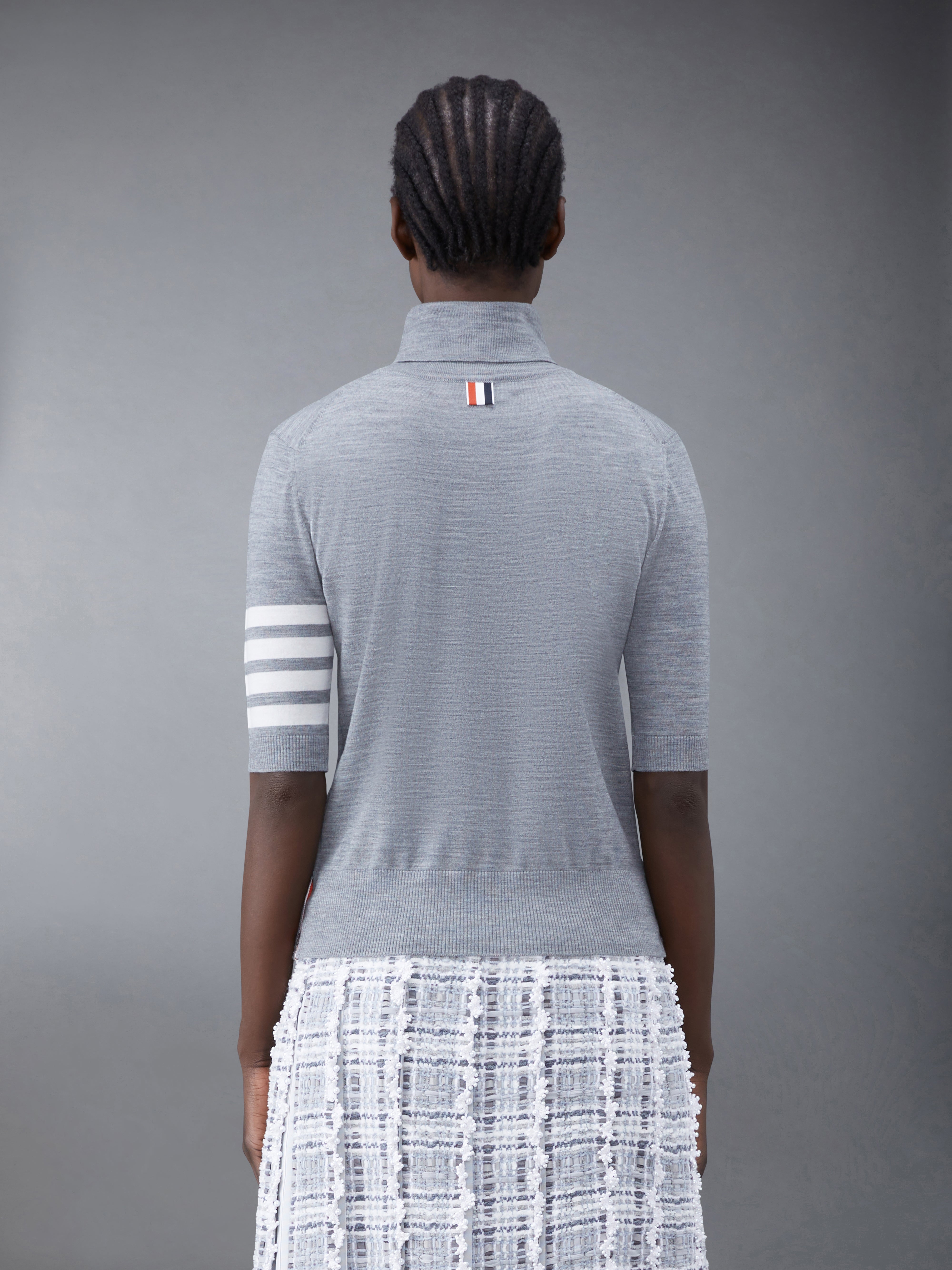 ファインメリノウール 4-BAR タートルネック | Thom Browne ファインメリノウール 4-BAR タートルネック | Thom Browne