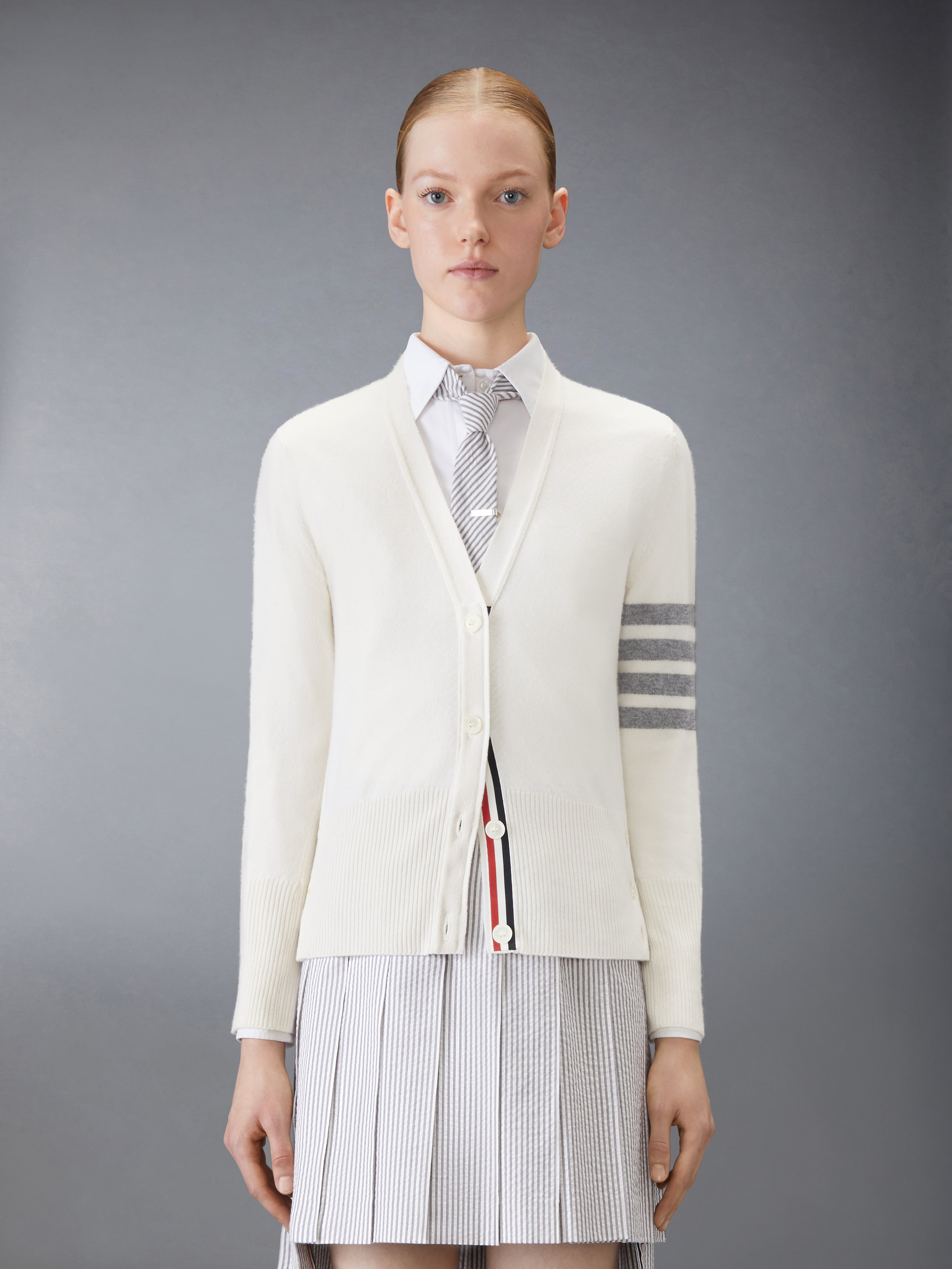 【ふりーざ未使用】イタリア製THOM BROWNE グレーカーディガン 1 Thom Browneアウトレット：カーディガン レディース - グレー 1