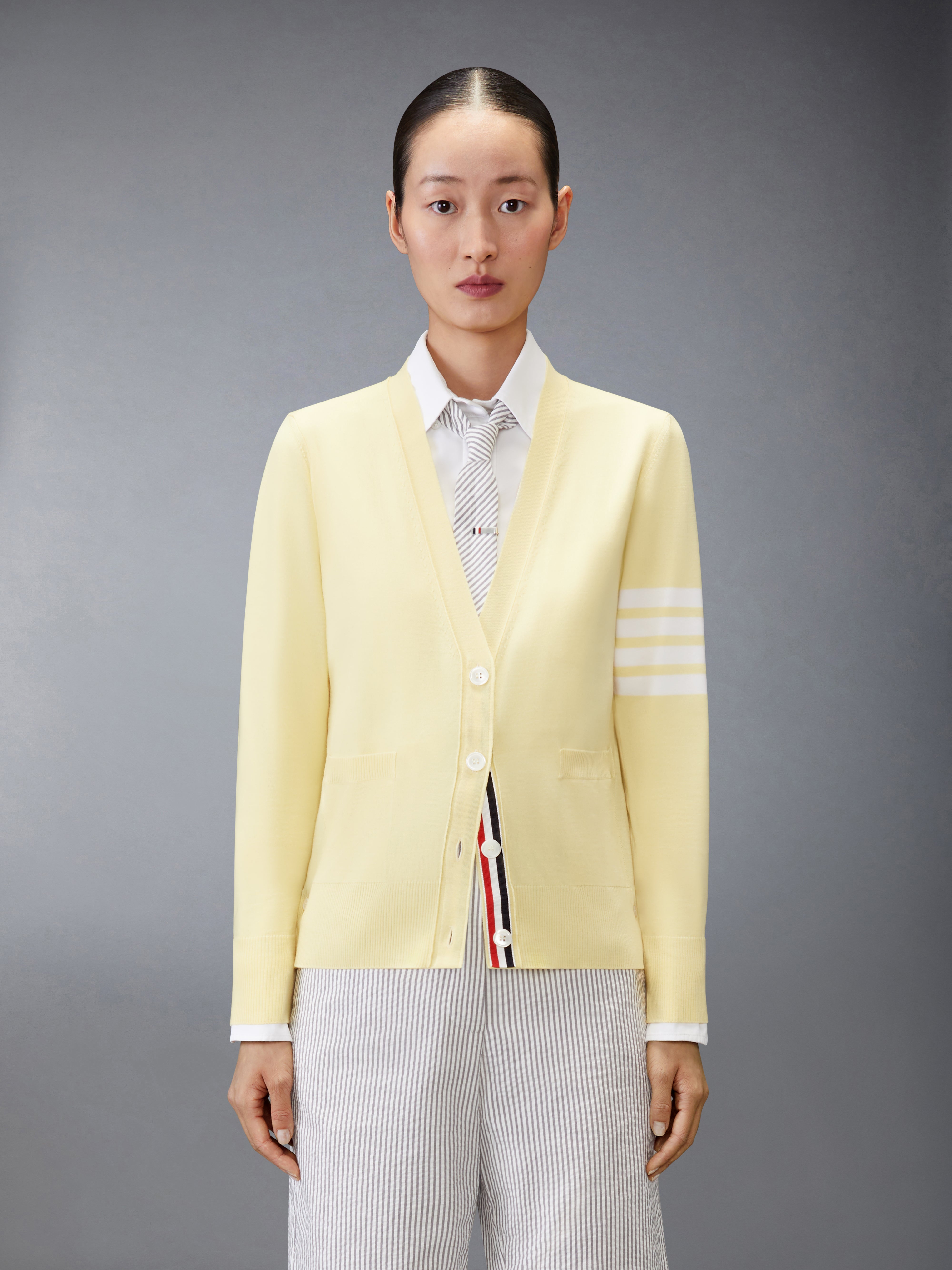 THOM BROWNE メリノウール4‐BARリラックスフィット カーディガン メリノウール 4‐BAR リラックスフィット カーディガン | Thom Browne