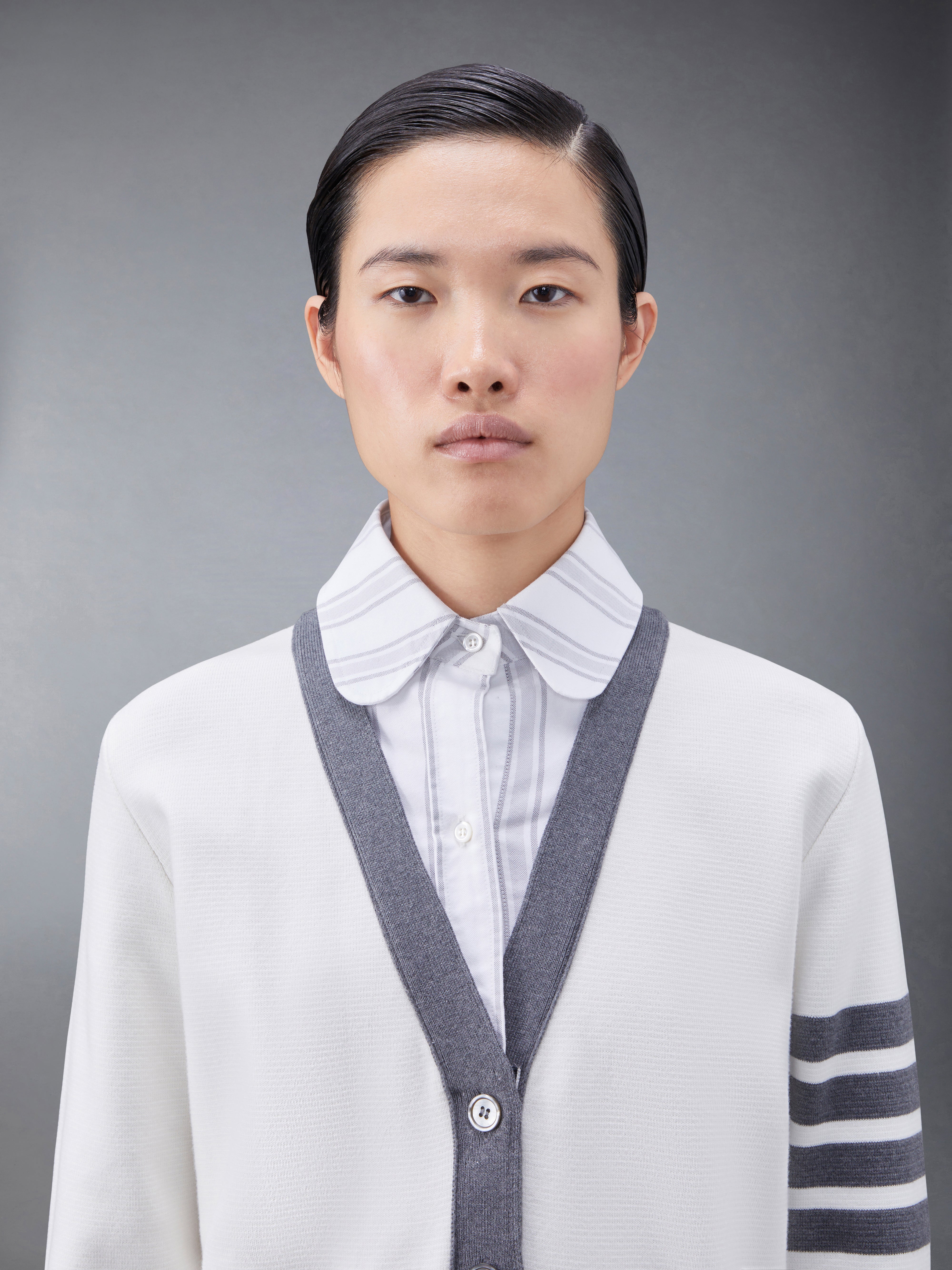 THOM BROWNE】Vネックカーディガンとベストシャツコラボ コットン