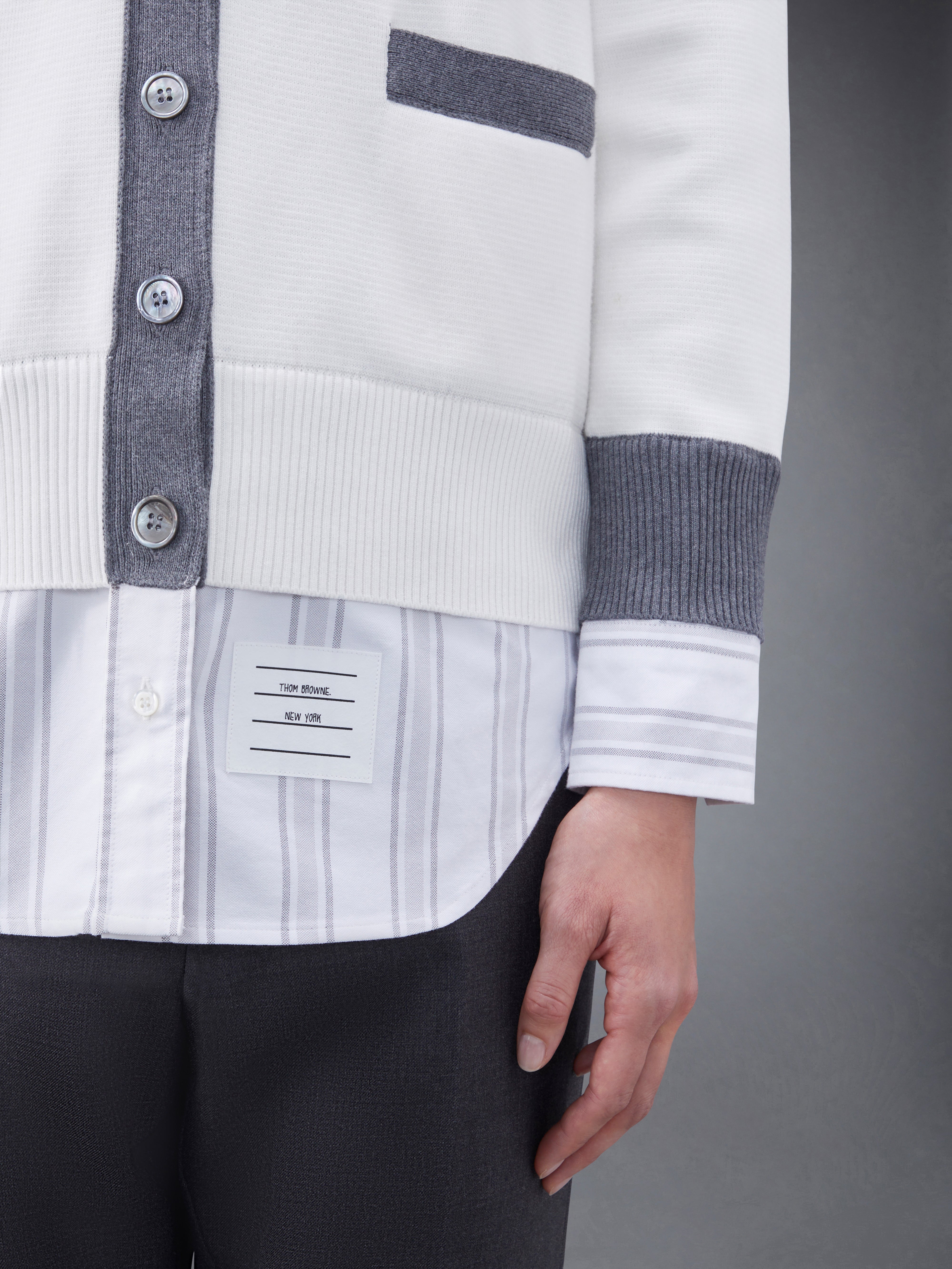 コットンミラノとオックスフォードの4バーVネックカーディガンシャツ