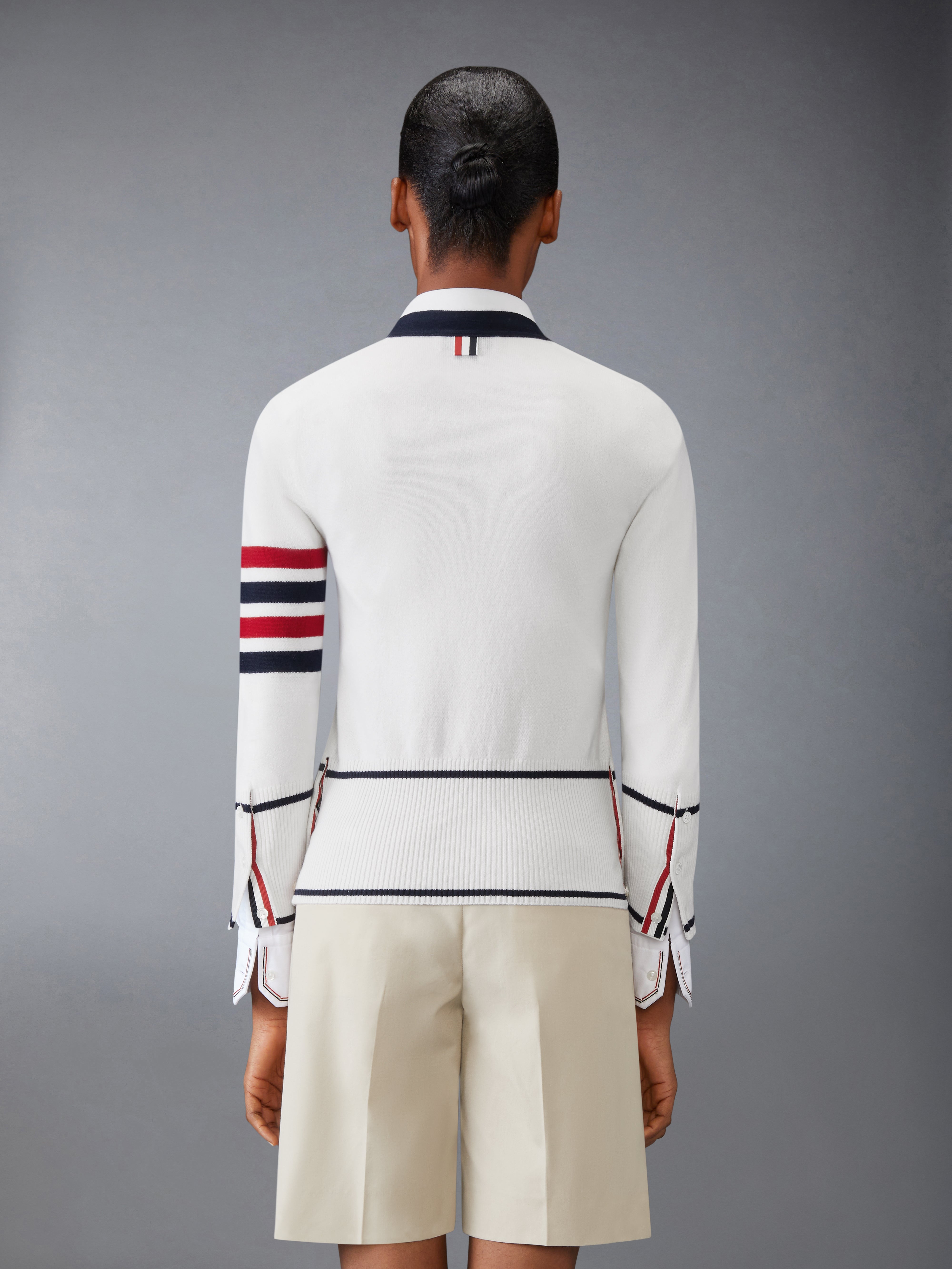 【関税込み】Thom Browne ベージュ クロップド カー コート クラシック カシミア 4 BAR Vネック カーディガン | Thom Browne