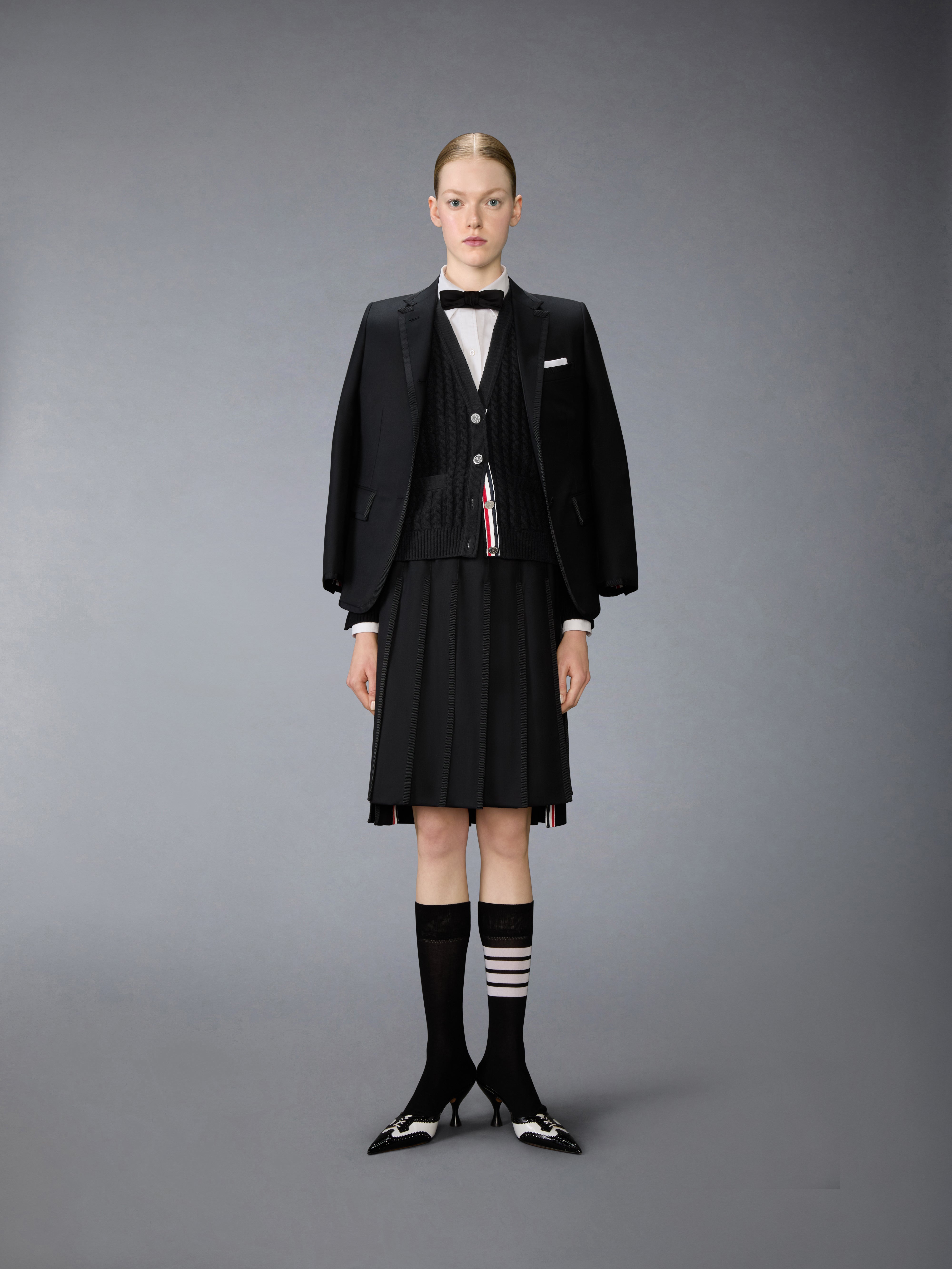 THOM BROWNE ブラック セーター サイズ3 THOM BROWNE ブラック セーター サイズ3