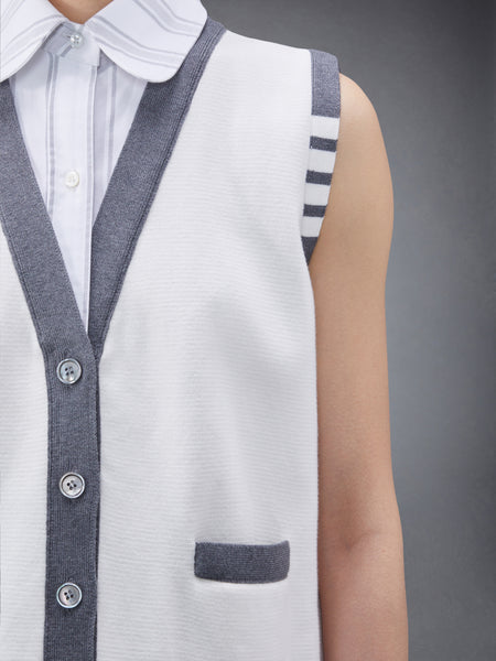 コットンミラノとオックスフォードの4BAR Vネックカーディガンベストシャツコンボ 白