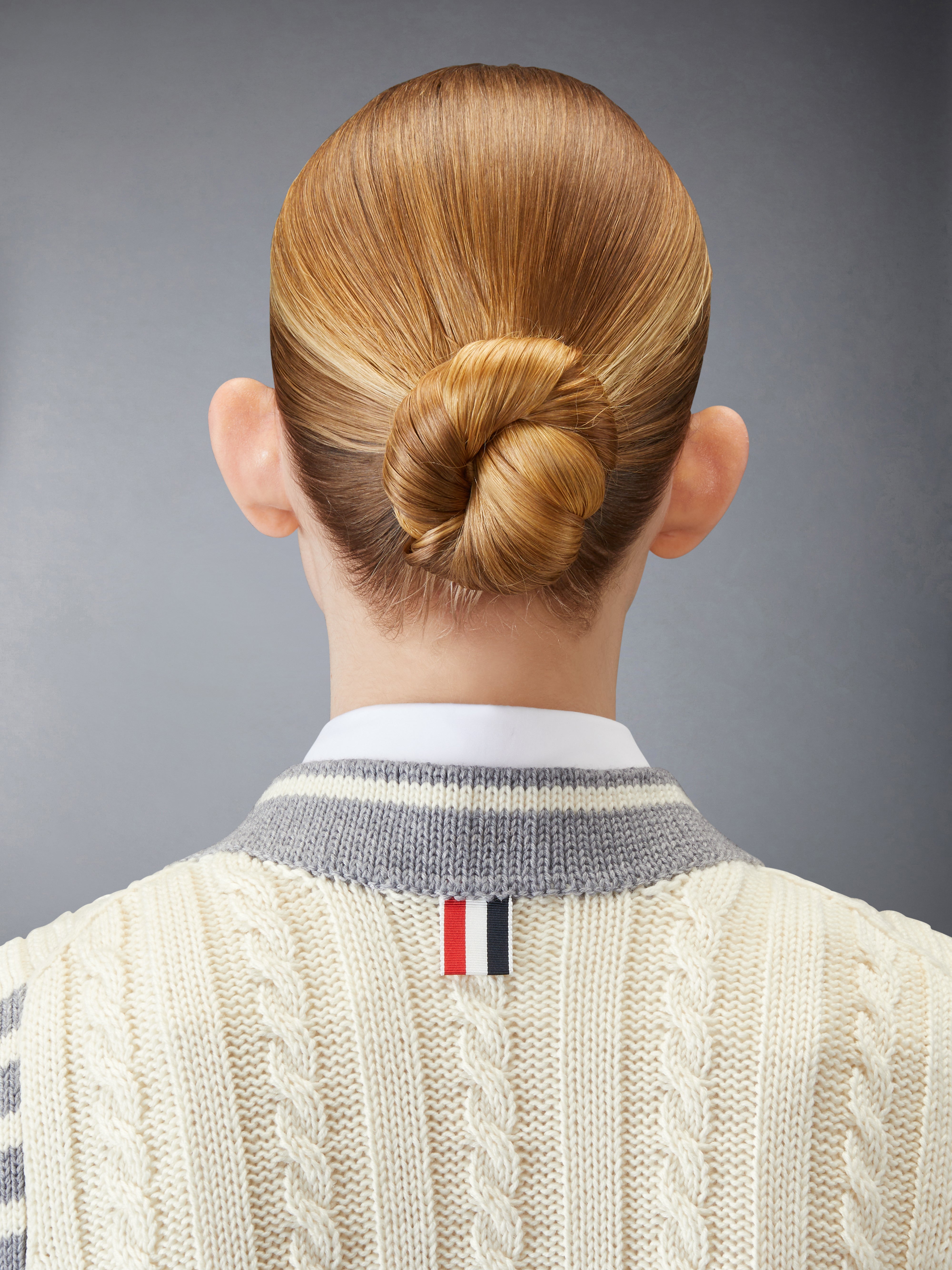 クラシック ケーブル 4BAR Vネック ベスト | Thom Browne