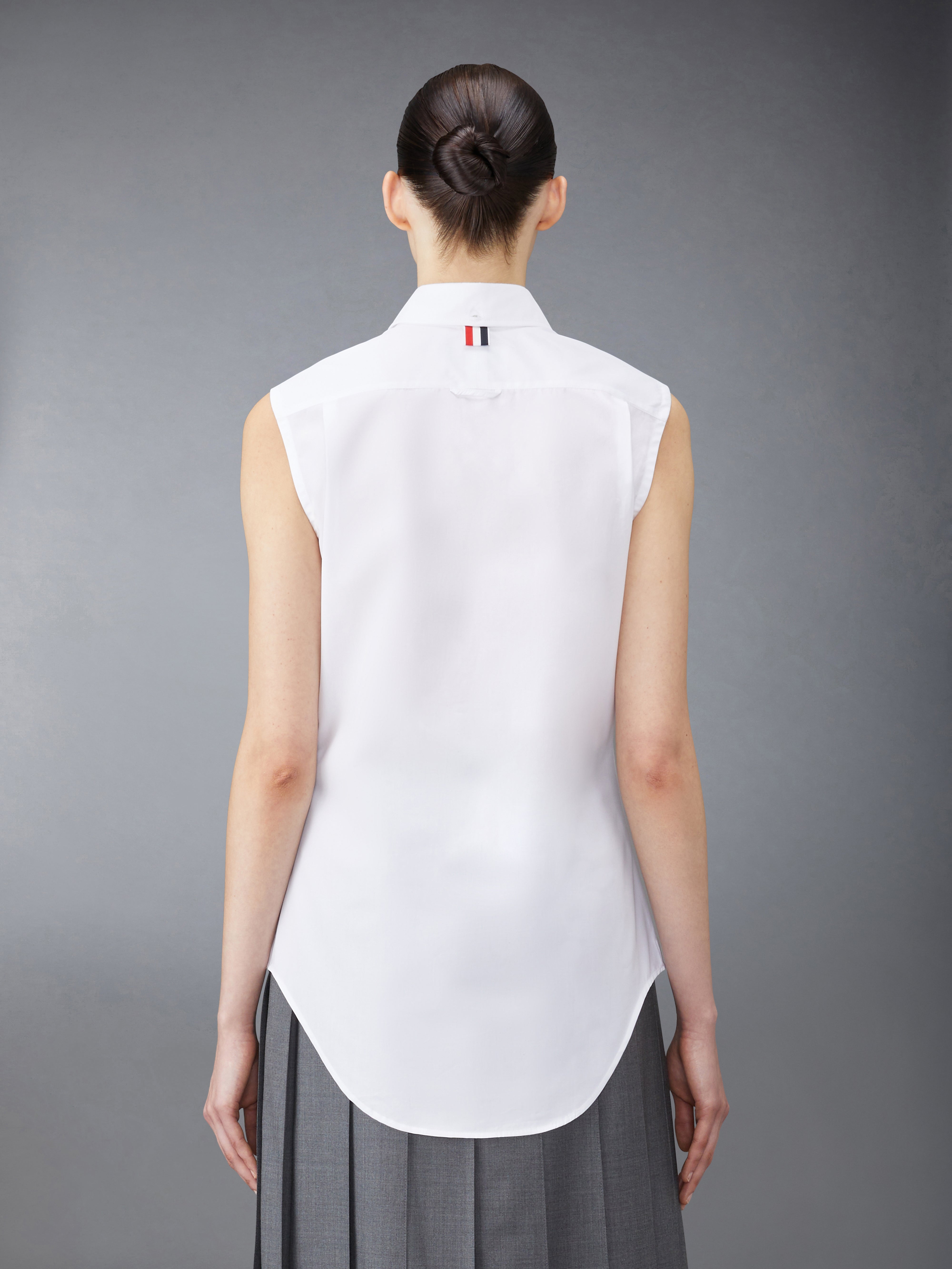 THOM BROWNE フード付きホワイトジャケット　120 THOM BROWNE フード付きホワイトジャケット 120どこで 買え