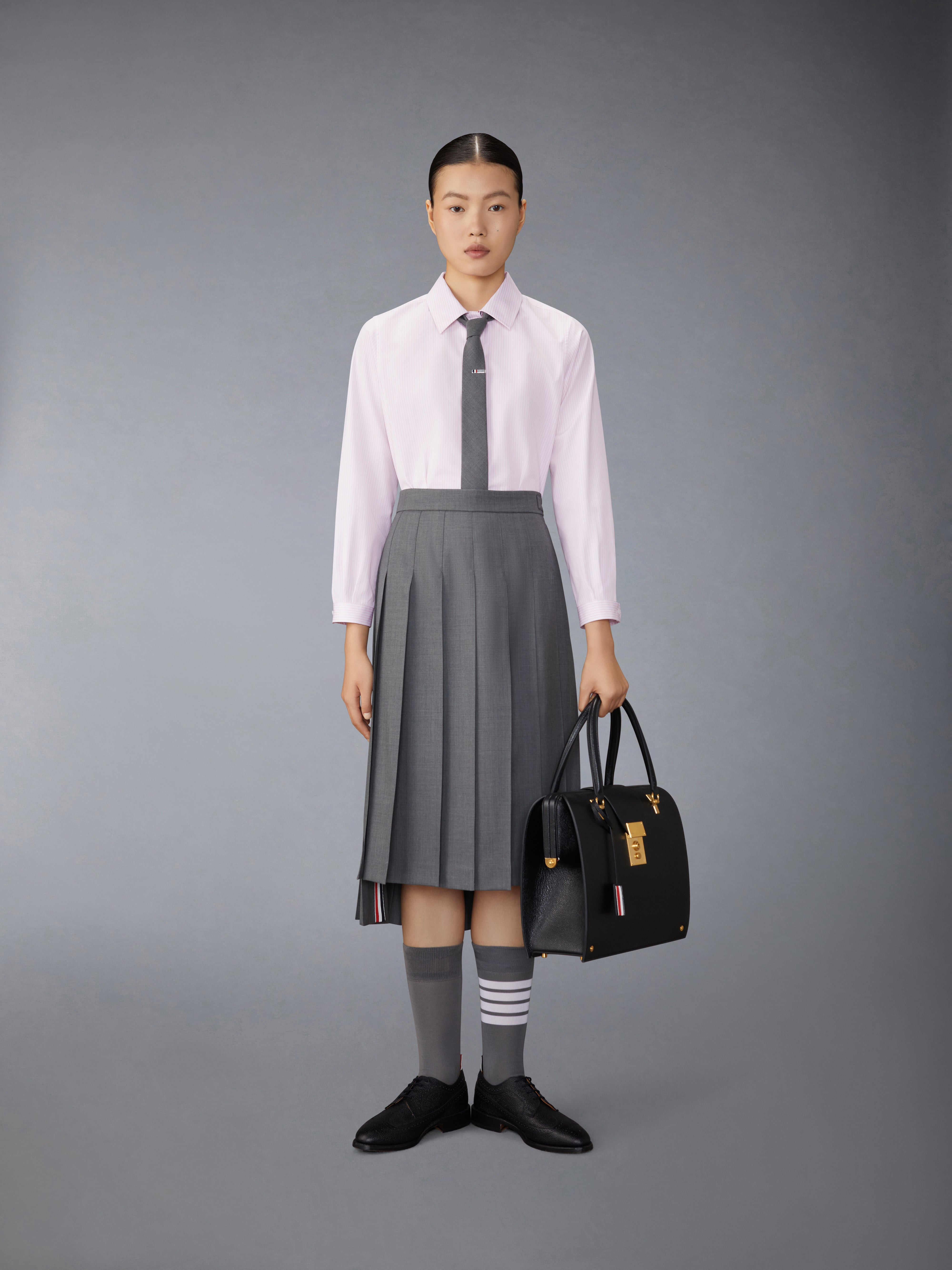 ユニバーシティ ストライプ ポプリン タック ブラウス | Thom Browne ユニバーシティ ストライプ ポプリン タック ブラウス | Thom Browne