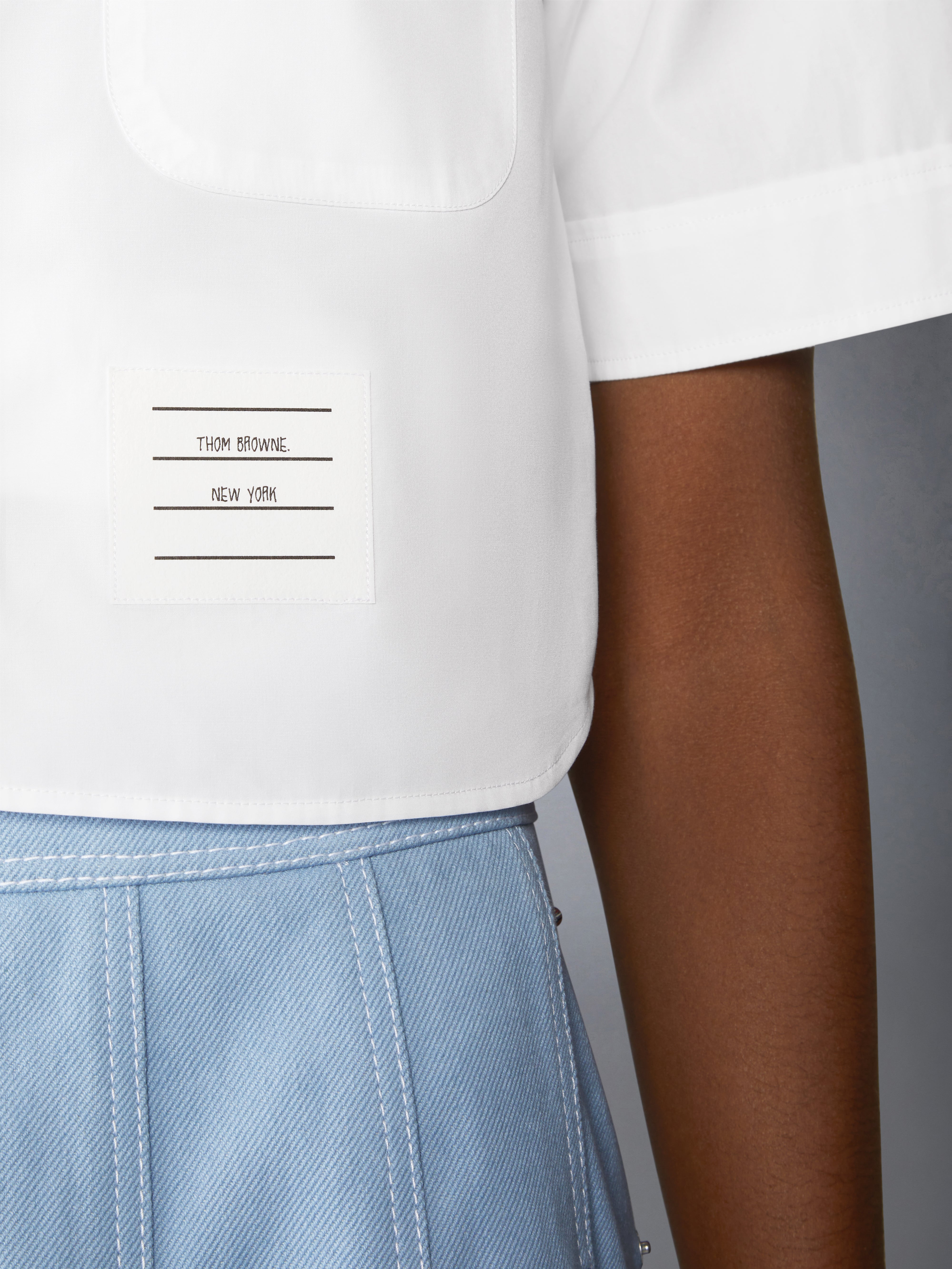 Tシャツ・カットソー THOM BROWNE FW25 Cropped shirt (FLL205A03113 100) Poplin Cropped Short Sleeve Shirt | Thom Browne