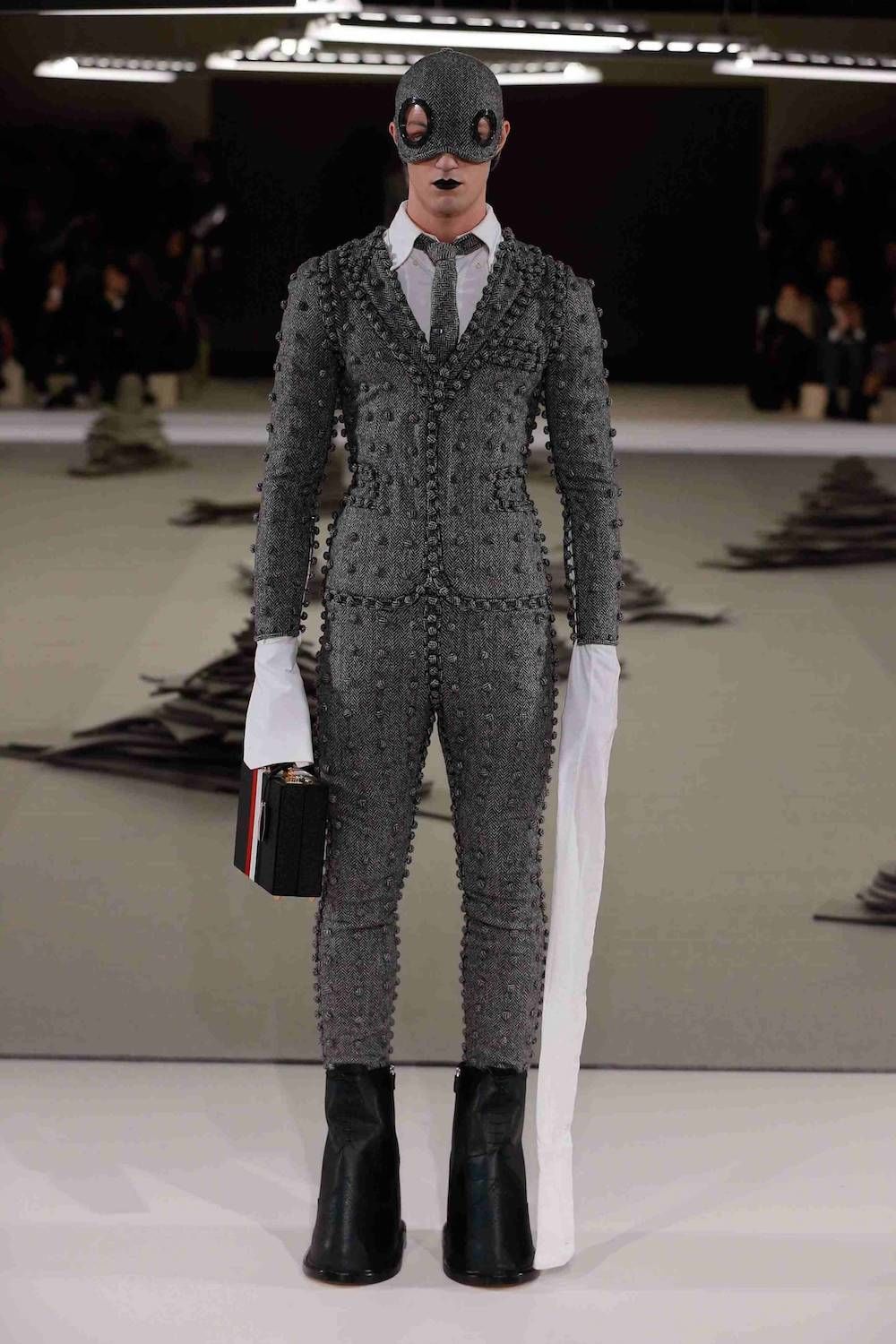 MENS FW 2017 RUNWAY - LOOK 8