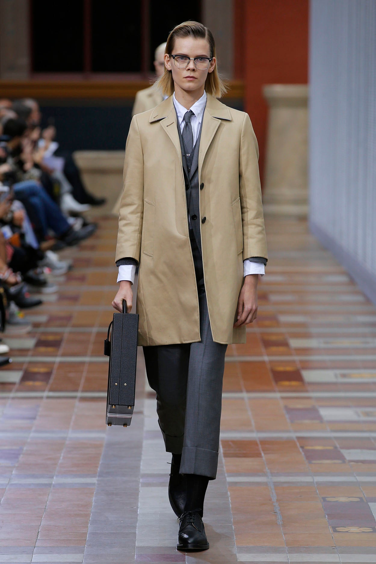 WOMENS FW 2019 RUNWAY - LOOK 2