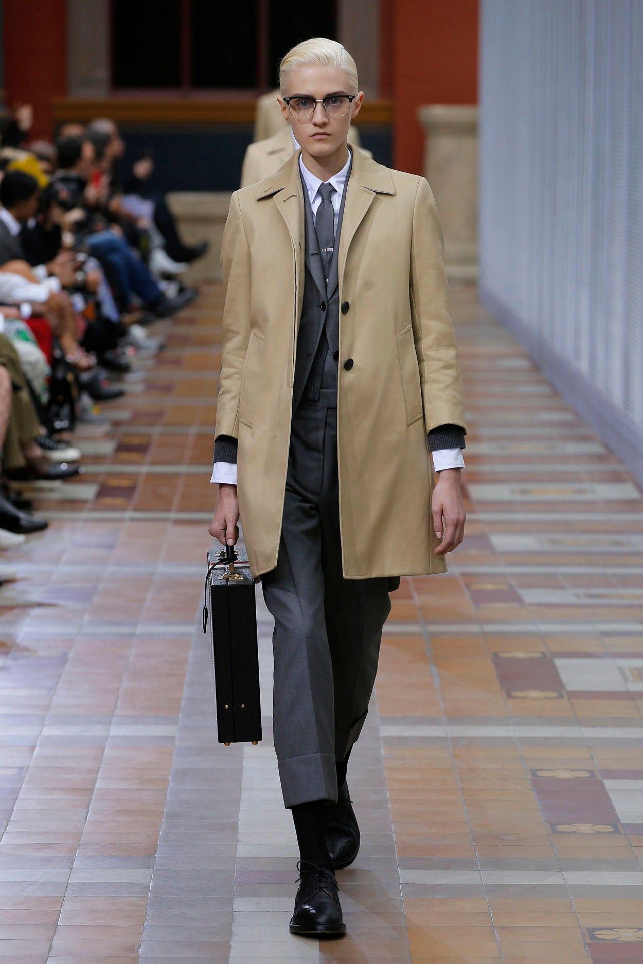 WOMENS FW 2019 RUNWAY - LOOK 3