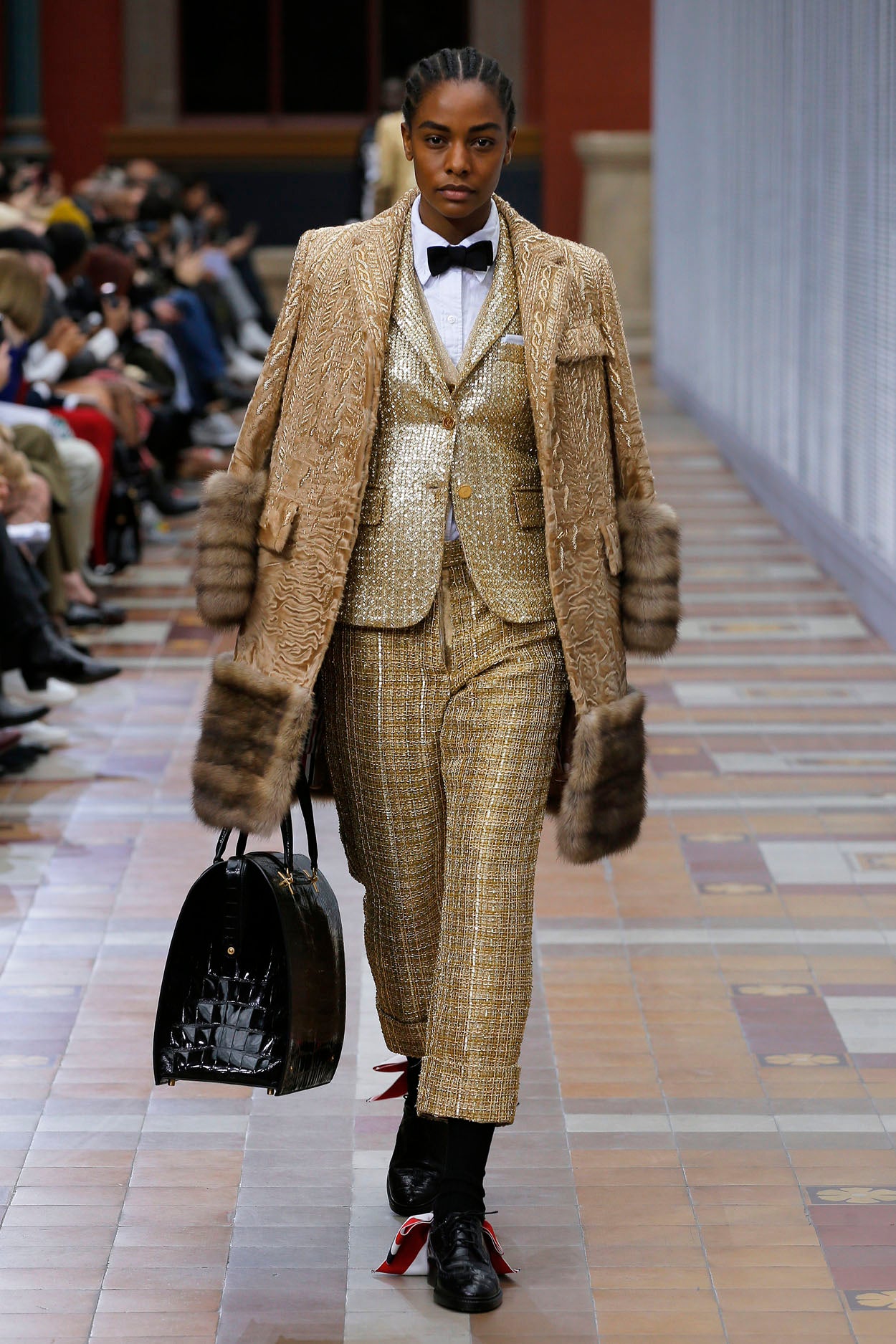 WOMENS FW 2019 RUNWAY - LOOK 56