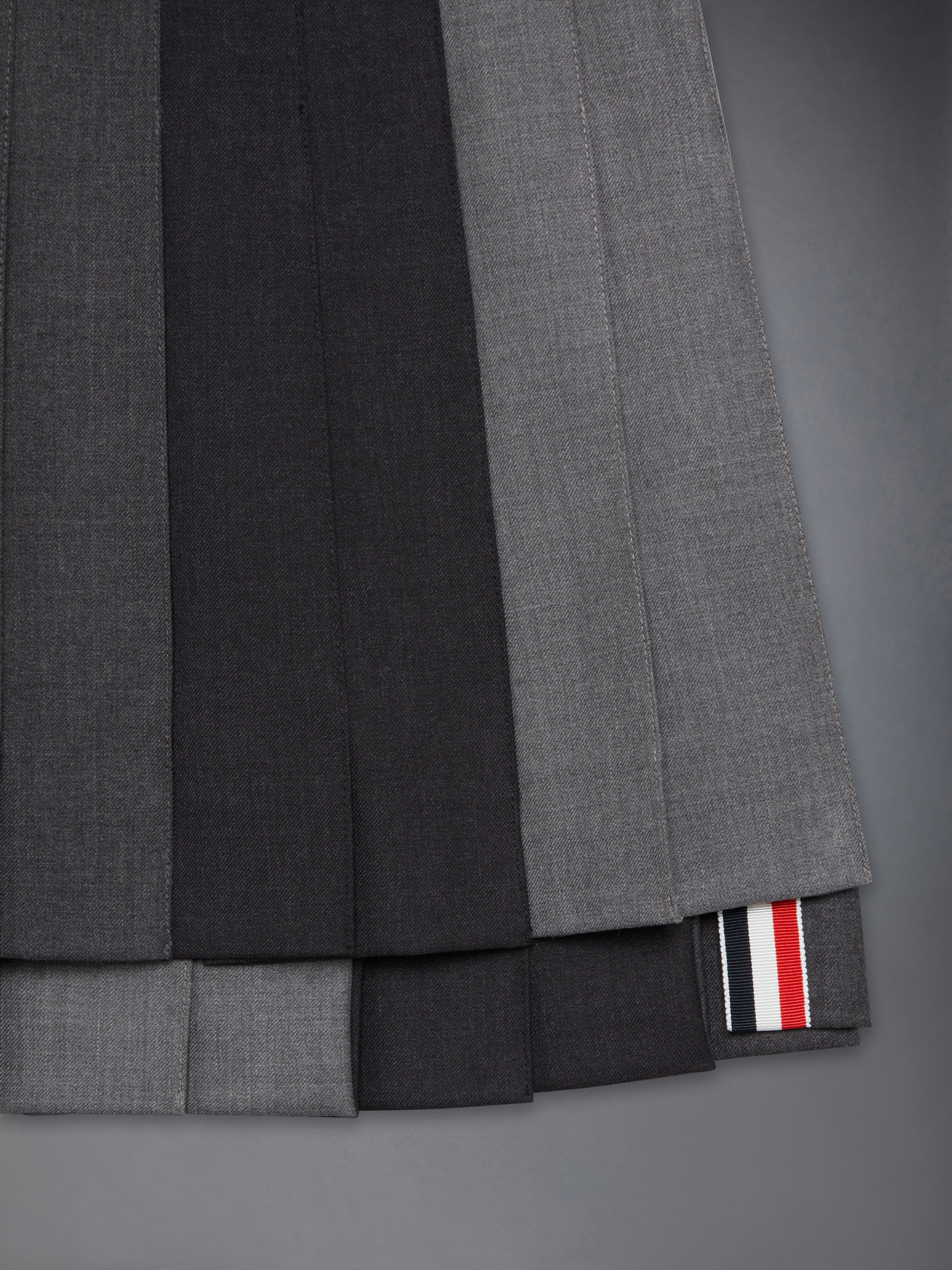 ミニスカート THOM BROWNE MINI BOX PLEAT SKIRT (FJK117A.J0144 960 RWBWHT) THOM BROWNE MINI BOX PLEAT SKIRT (FJK117A.J0144 960 RWBWHT