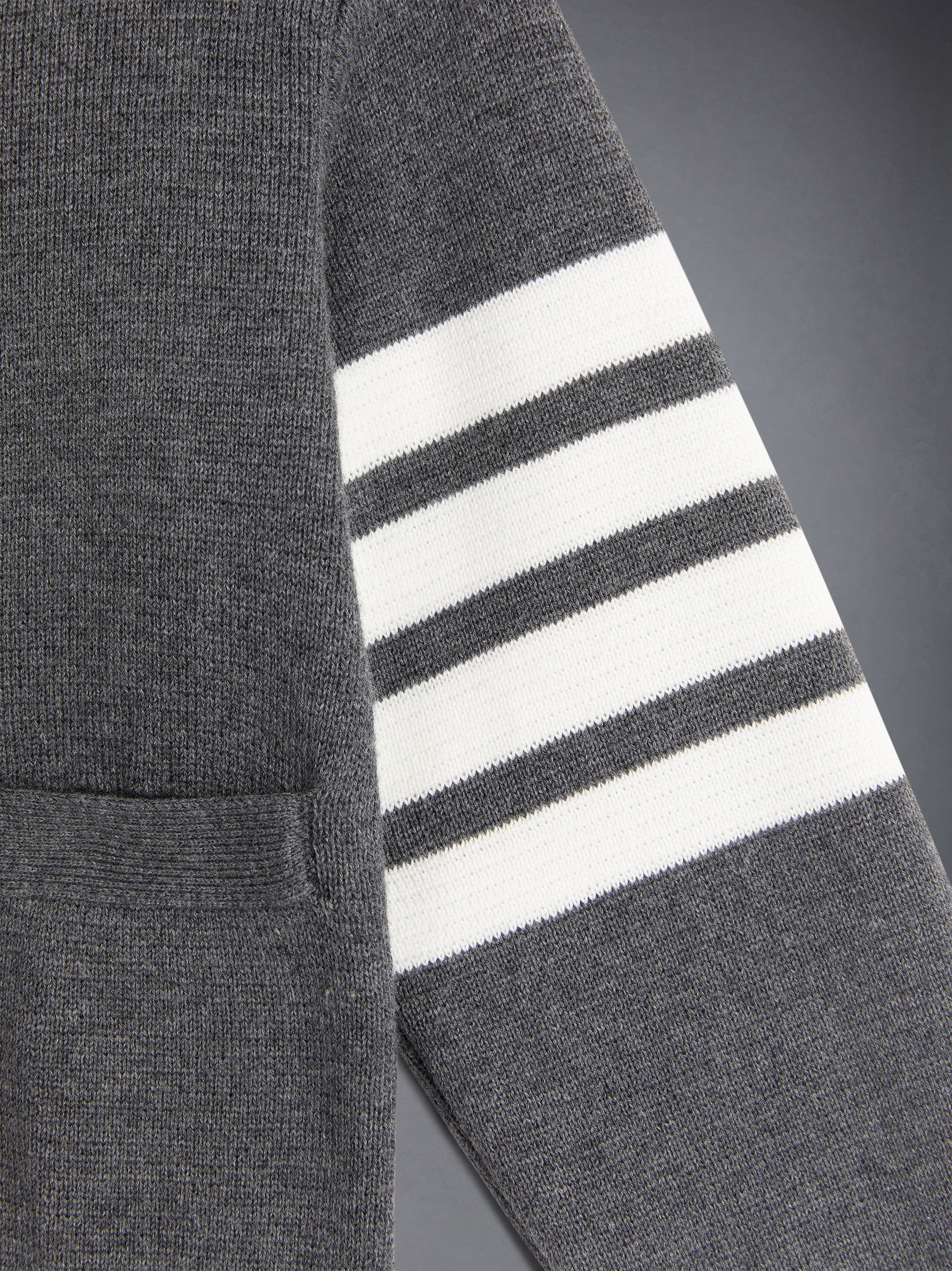 キッズ ミラノステッチ 4BAR Vネックカーディガン | Thom Browne キッズ ミラノステッチ 4BAR Vネックカーディガン | Thom Browne
