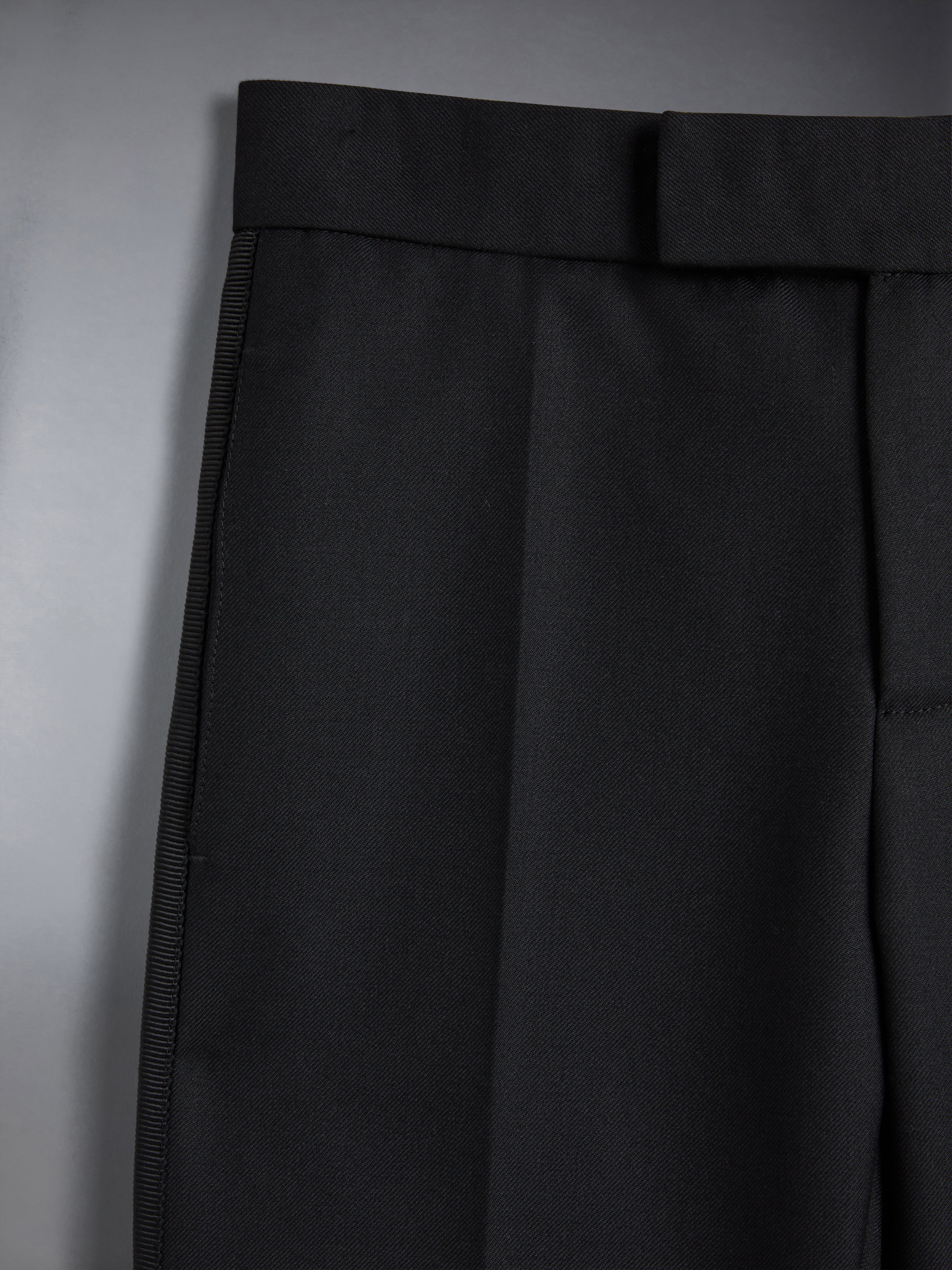 女の子のスカートとズボン | Page 2 | Thom Browne