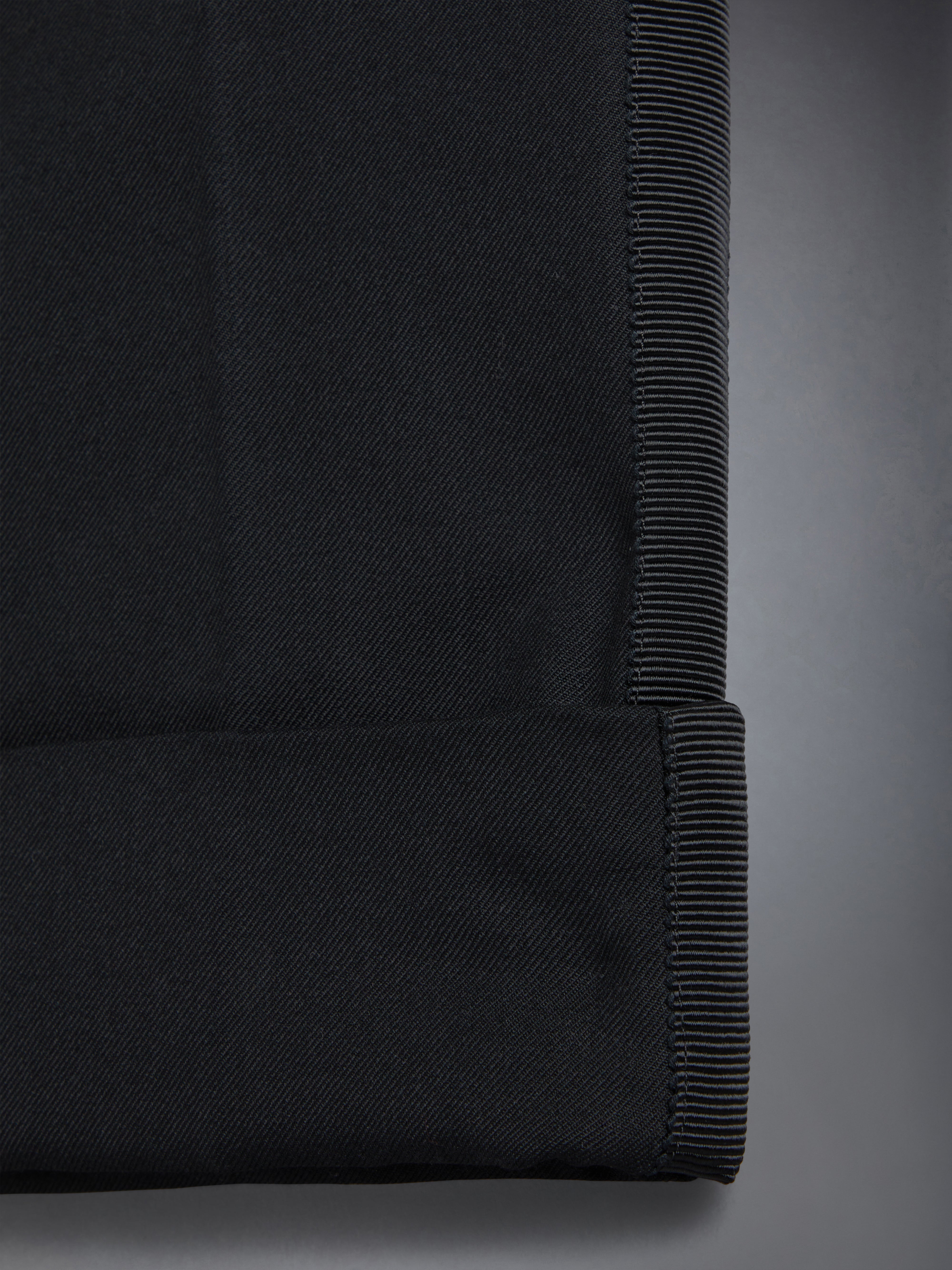 女の子のスカートとズボン | Page 2 | Thom Browne