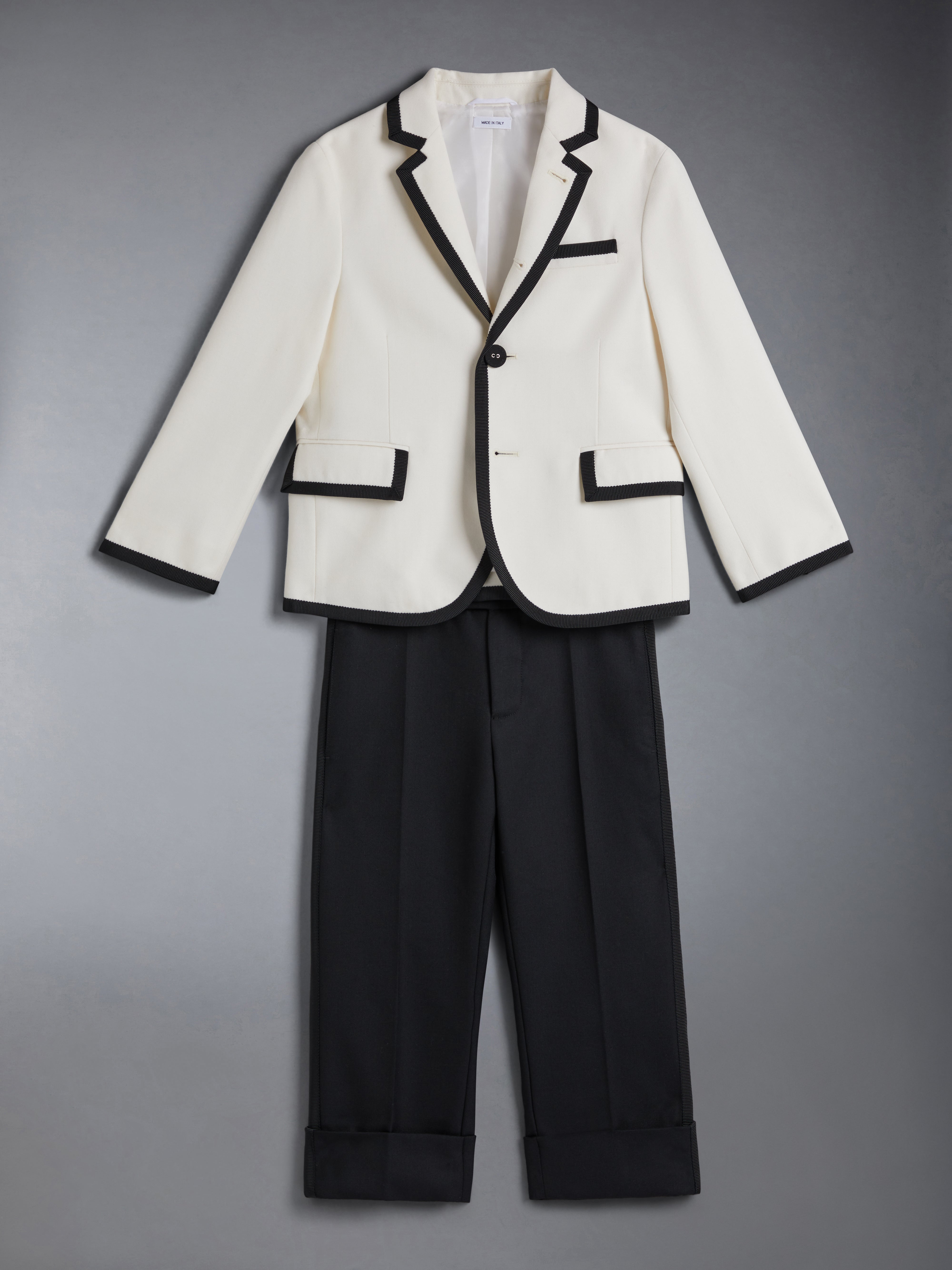 ★THOM BROWNE★バックストラップトラウザーパンツ クラシック ツイル バックストラップ トラウザー | Thom Browne