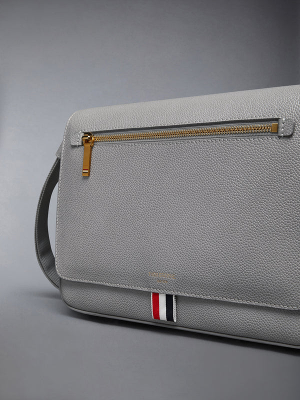 PEBBLE GRAIN REPORTER BAG