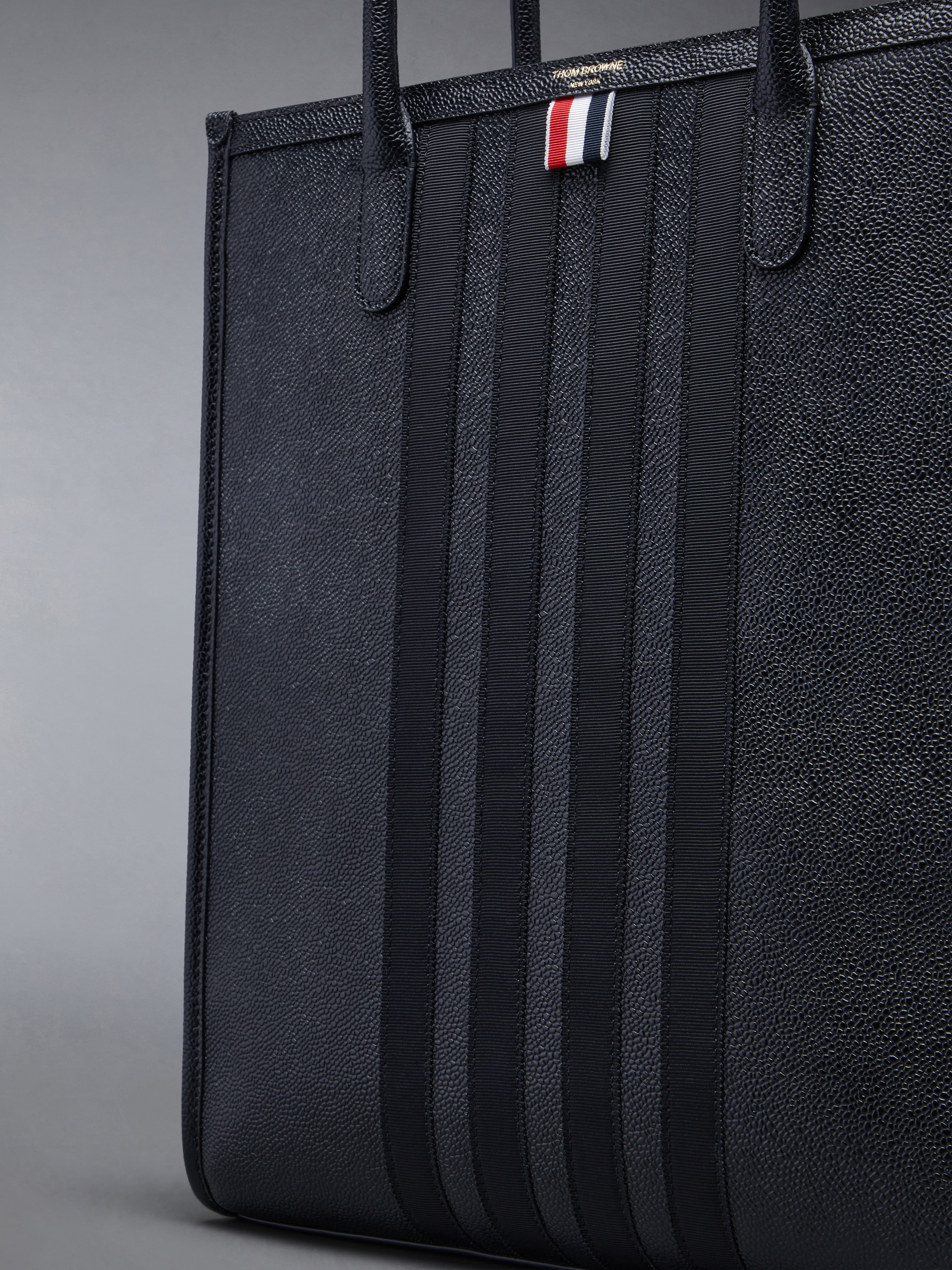 Thom Browne｜TOTEBAGS (MAG442A 00198 001) Pebble Grain Small Duffle | Thom Browne