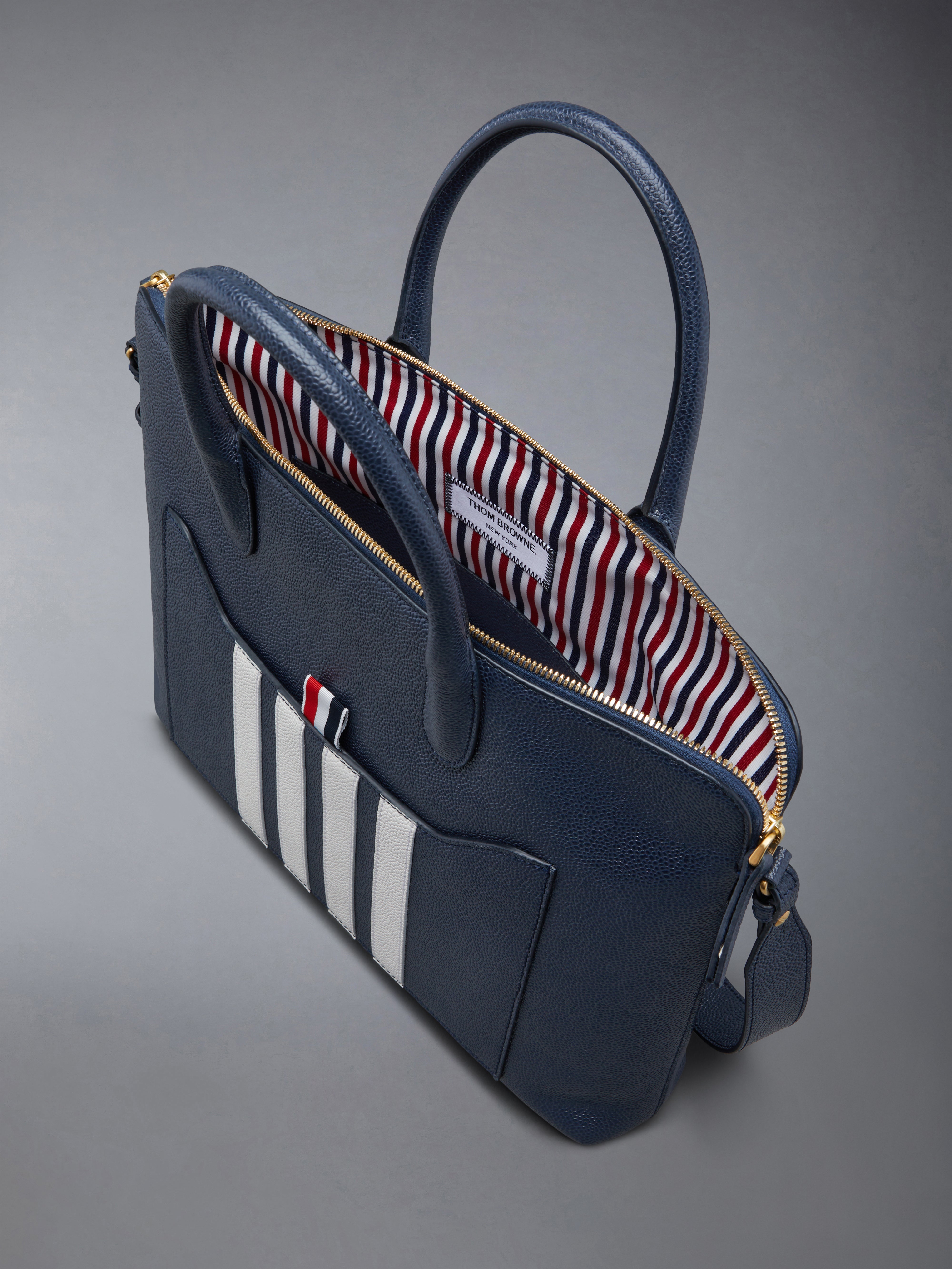 パスポートケース　トムブラウン　グレー　4bar thombrowne パスポートケース トムブラウン グレー 4bar thombrowne 【公式通販】