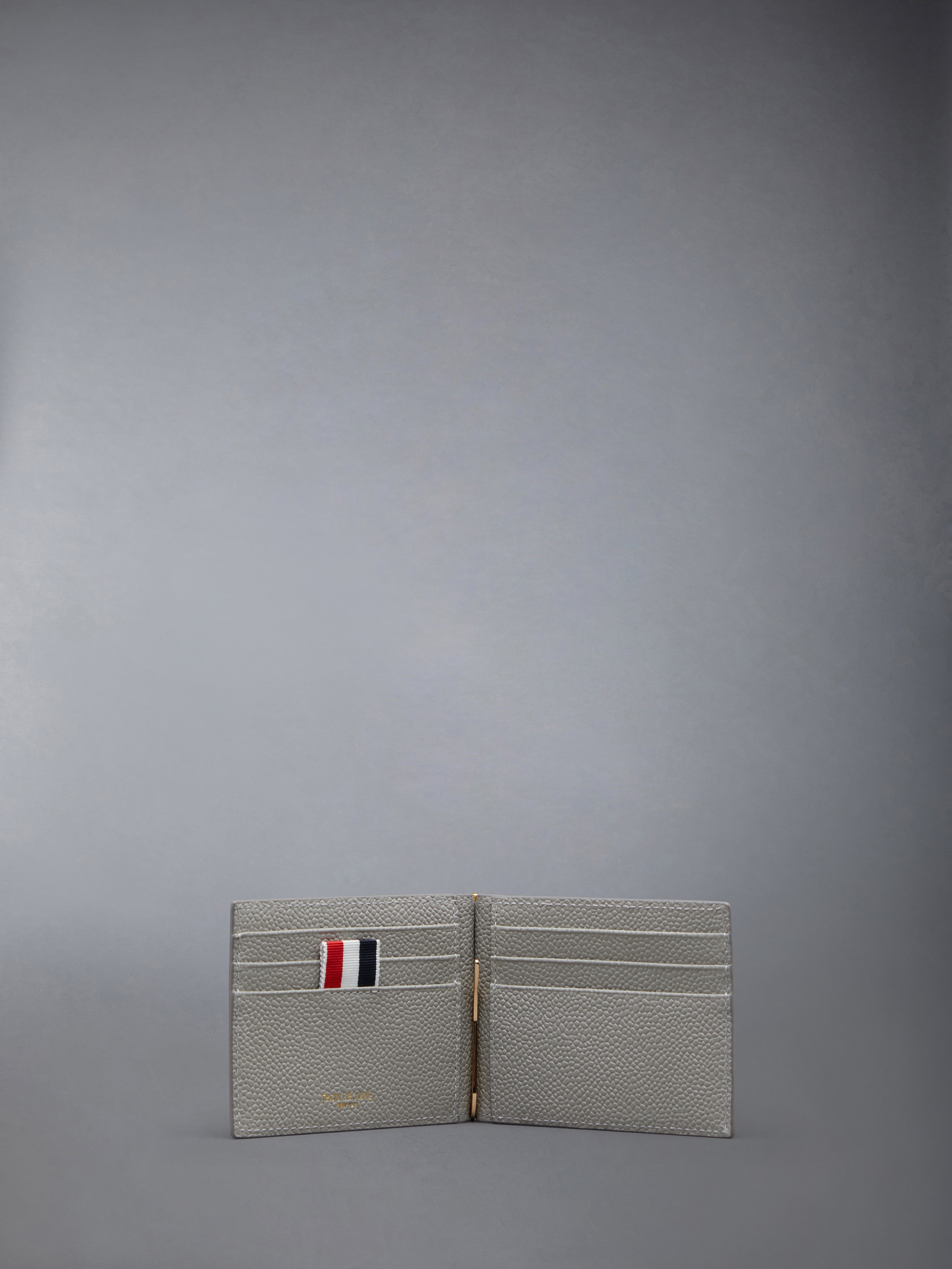 超美品 トムブラウン THOM BROWNE 2025 現行 MAW025L-00198-025 ペブルグレインレザー マネークリップ ウォレット ダークグレー 定価64900円 ペブルグレイン マネークリップウォレット | Thom Browne