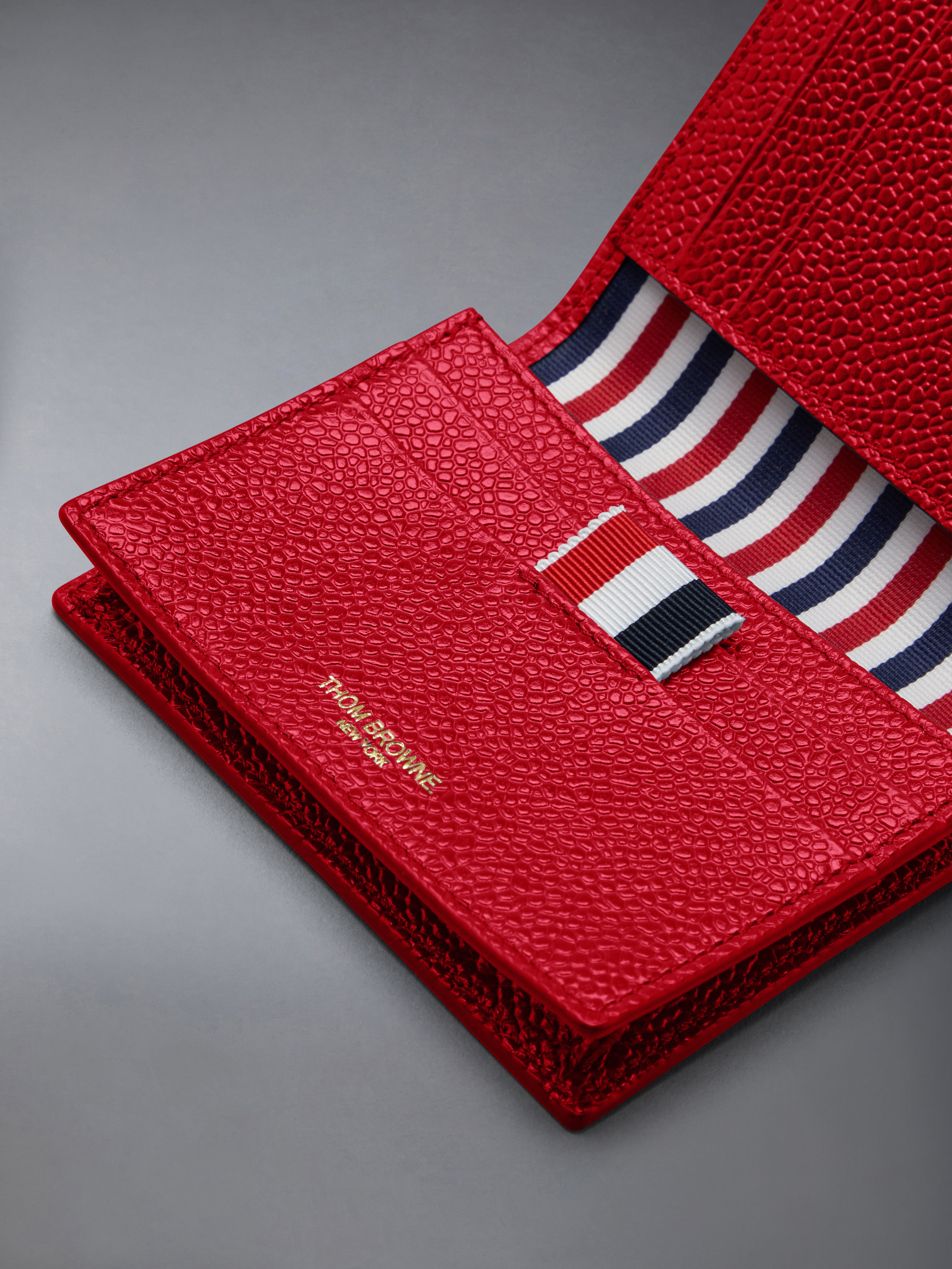 折りたたみ財布 THOM BROWNE DOUBLE CARD HOLDER IN PEBBLE GRAIN LEATHER Pebble Grain Leather Double Card Holder | Thom Browne