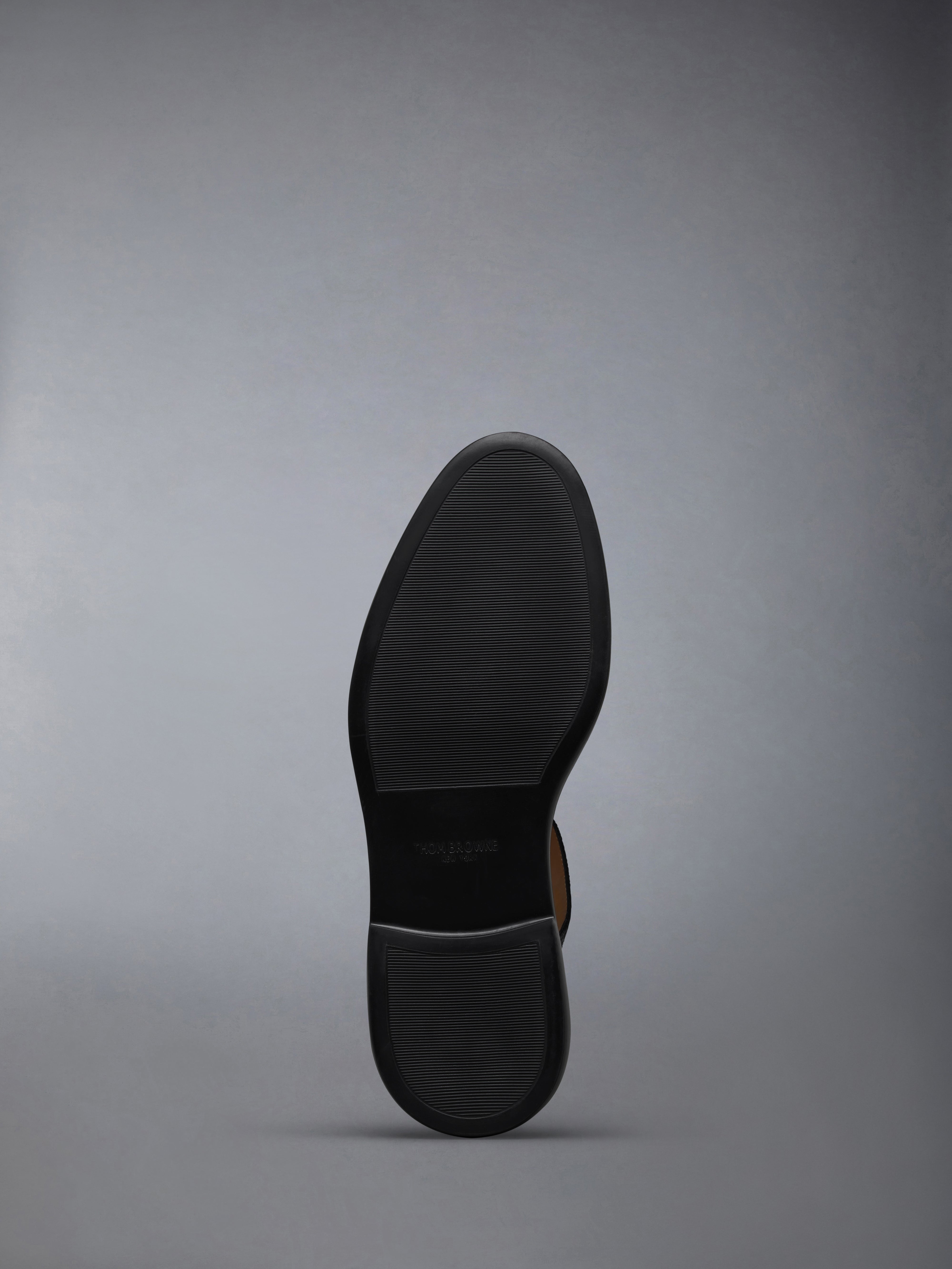 THOM BROWNE 関税込 フィッシャーマン クロッグ サンダル Brogue Fisherman Sandals In Pebble Grain Leather | Thom Browne