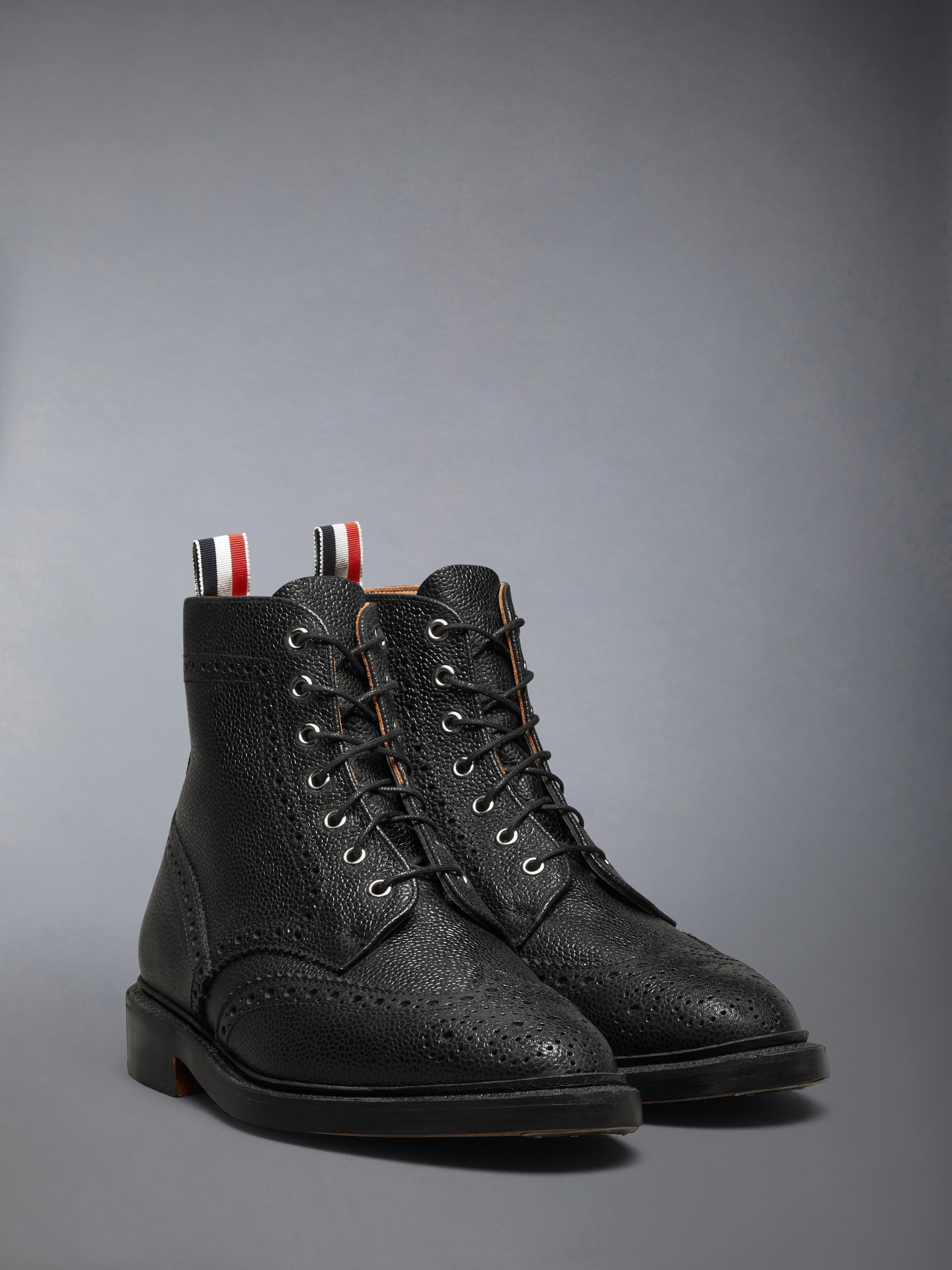 THOM BROWNE トムブラウン ぺプルグレインサイドジップ ショートブーツ Pebble Grain Leather Sole Wingtip Brogue Boot | Thom Browne