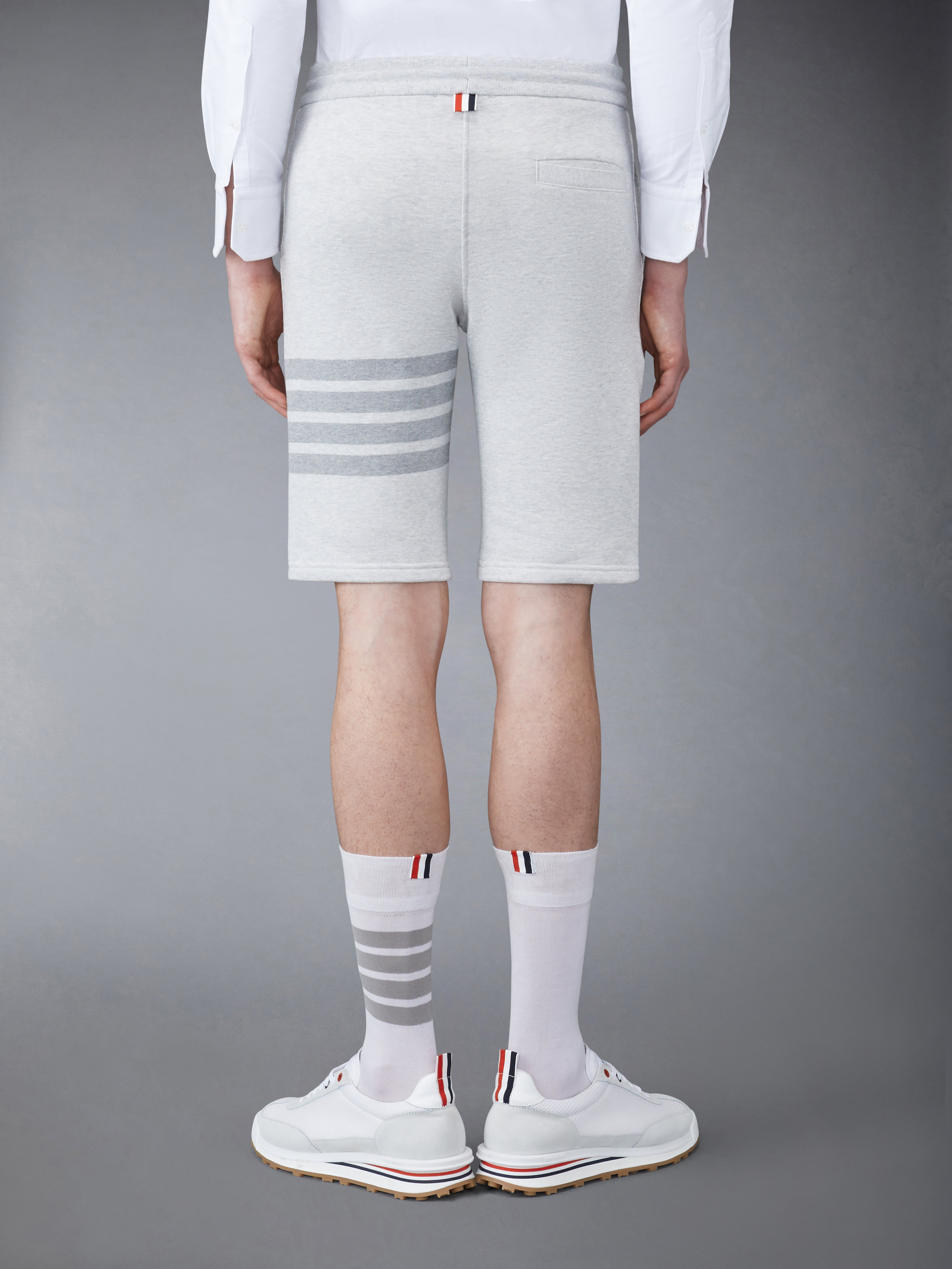 【送料&関税込】Thom Browne White Cotton Shorts 22370401_52396315_600.jpg