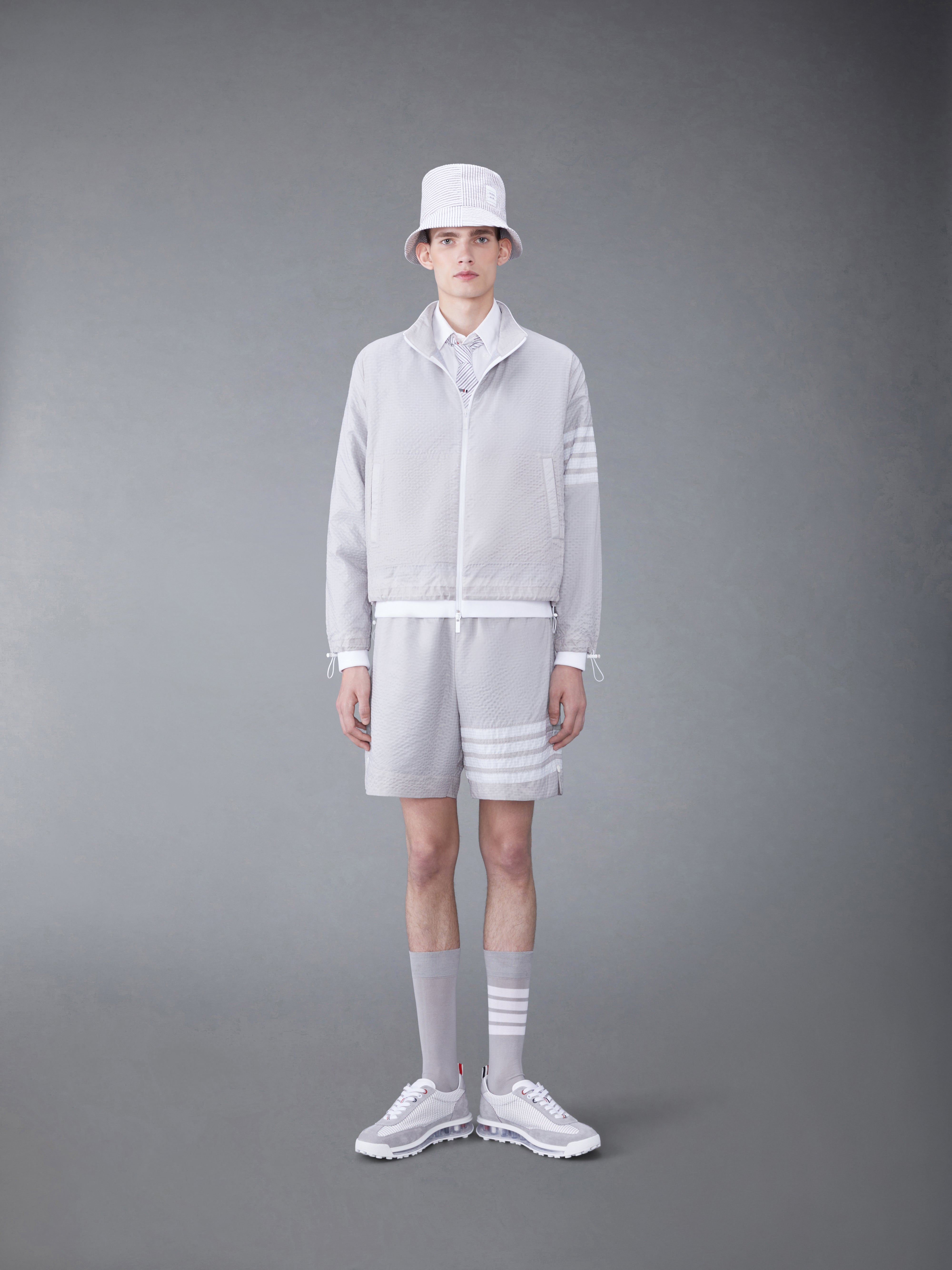 (トムブラウン) トラックショートパンツ MJQ197A F0517 ウルトラ ライト リップストップ 4BAR ショートパンツ | Thom Browne