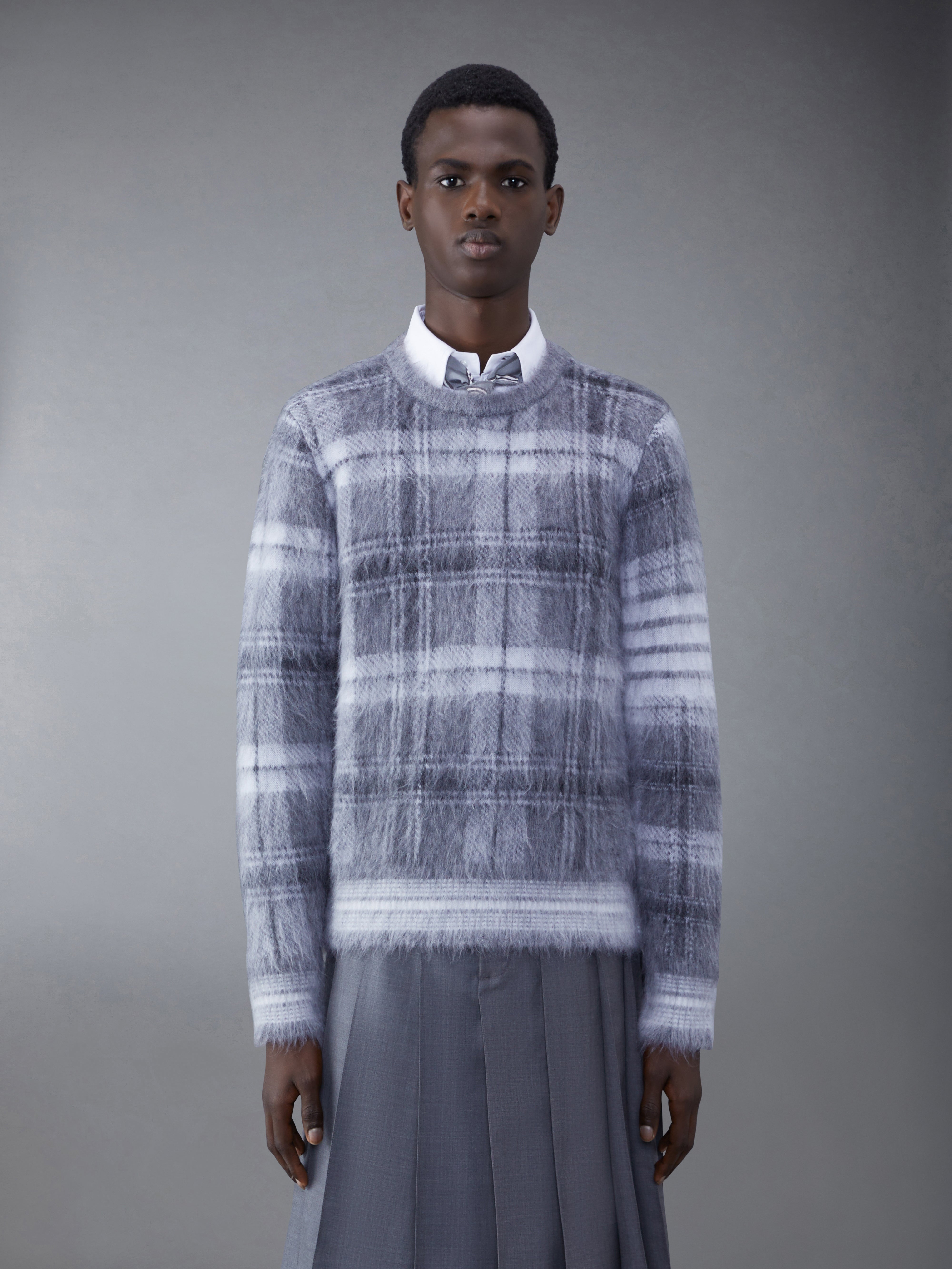 THOM BROWNE トムブラウン 4bar クルーネックニット グレー タータンモヘアチェック 4BAR クルーネックプルオーバー | Thom Browne