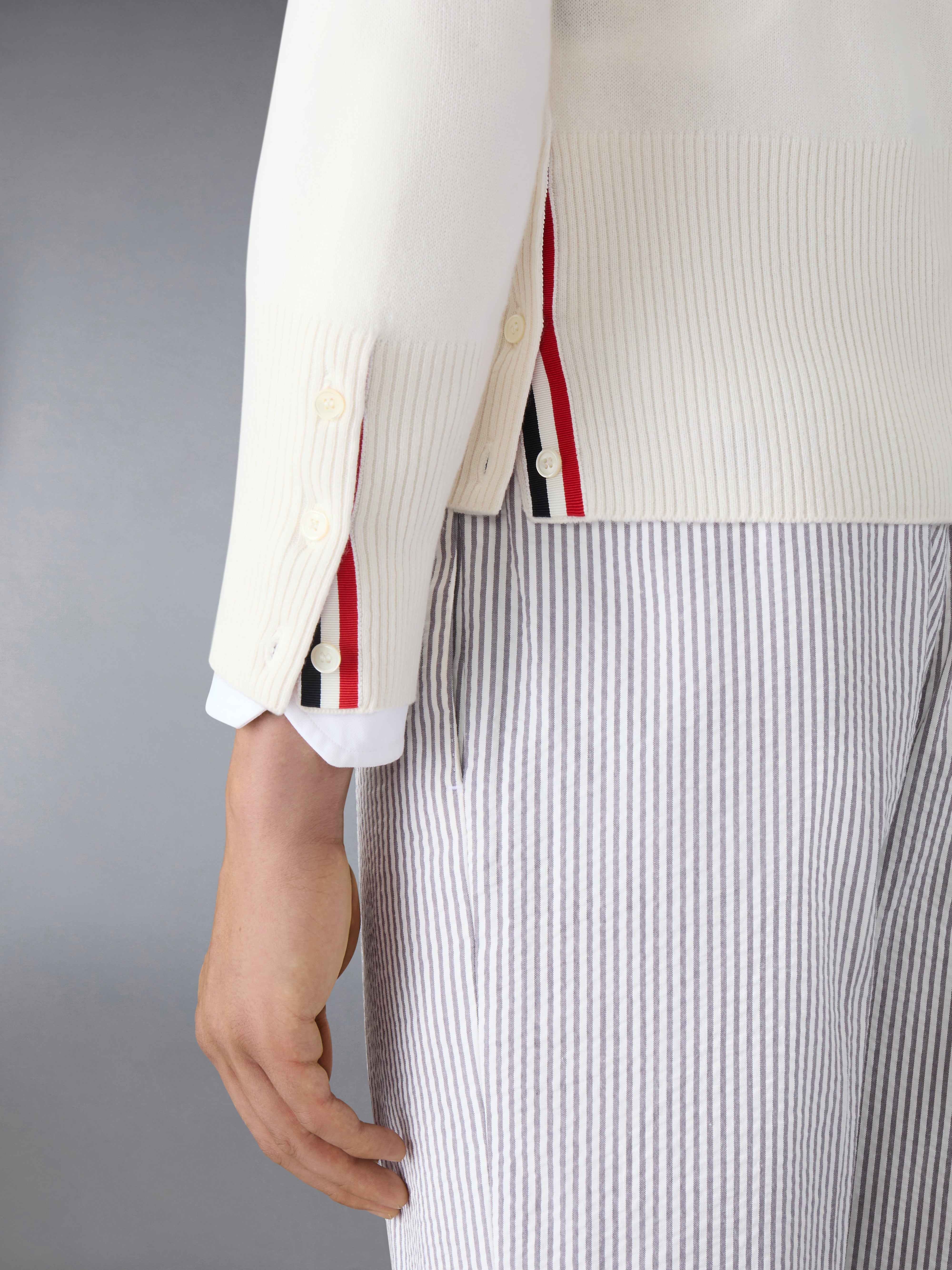 クラシック カシミヤ 4-BAR Vネック カーディガン | Thom Browne
