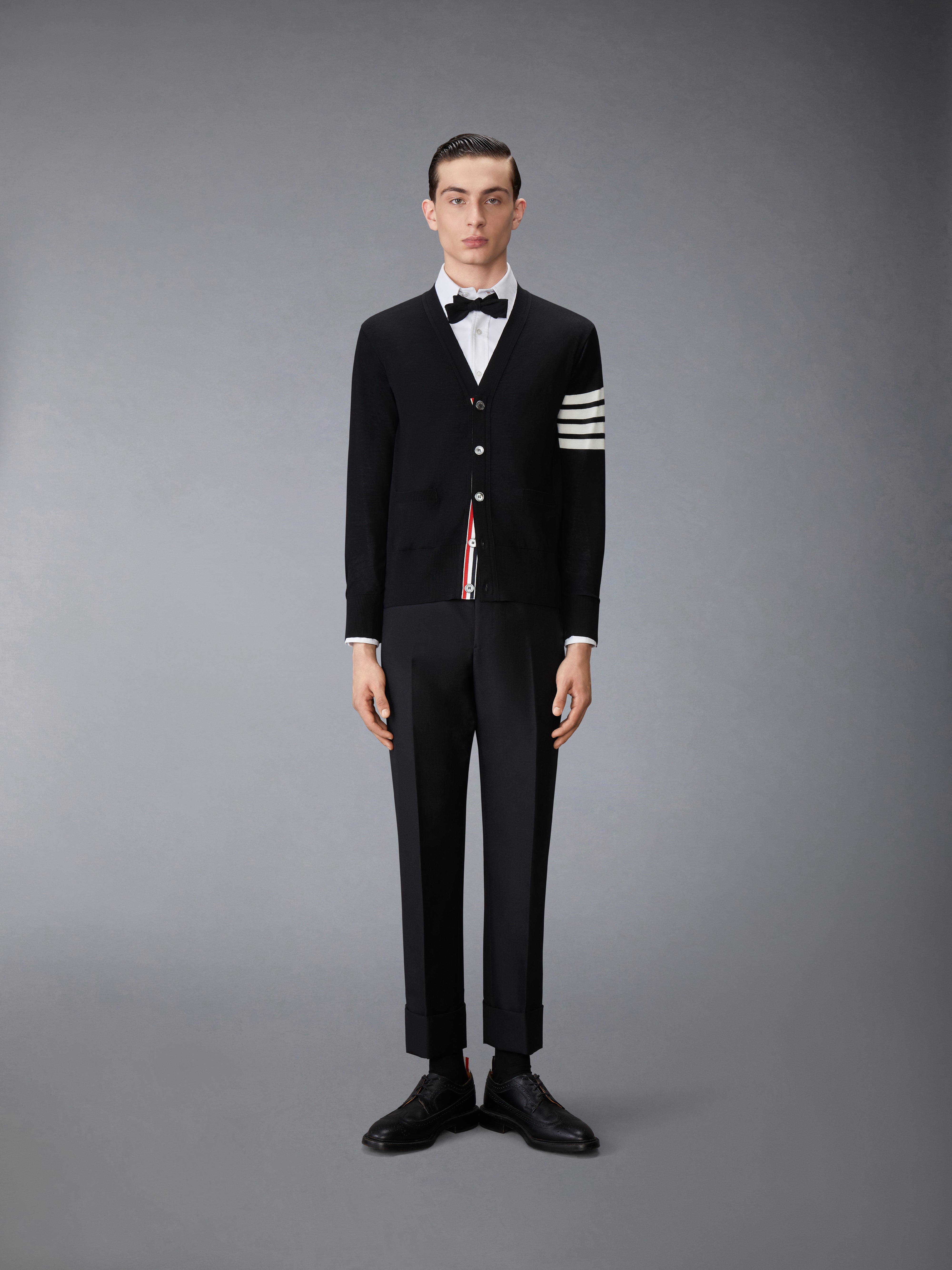 ウールクラシック4BAR Vネックカーディガン | Thom Browne