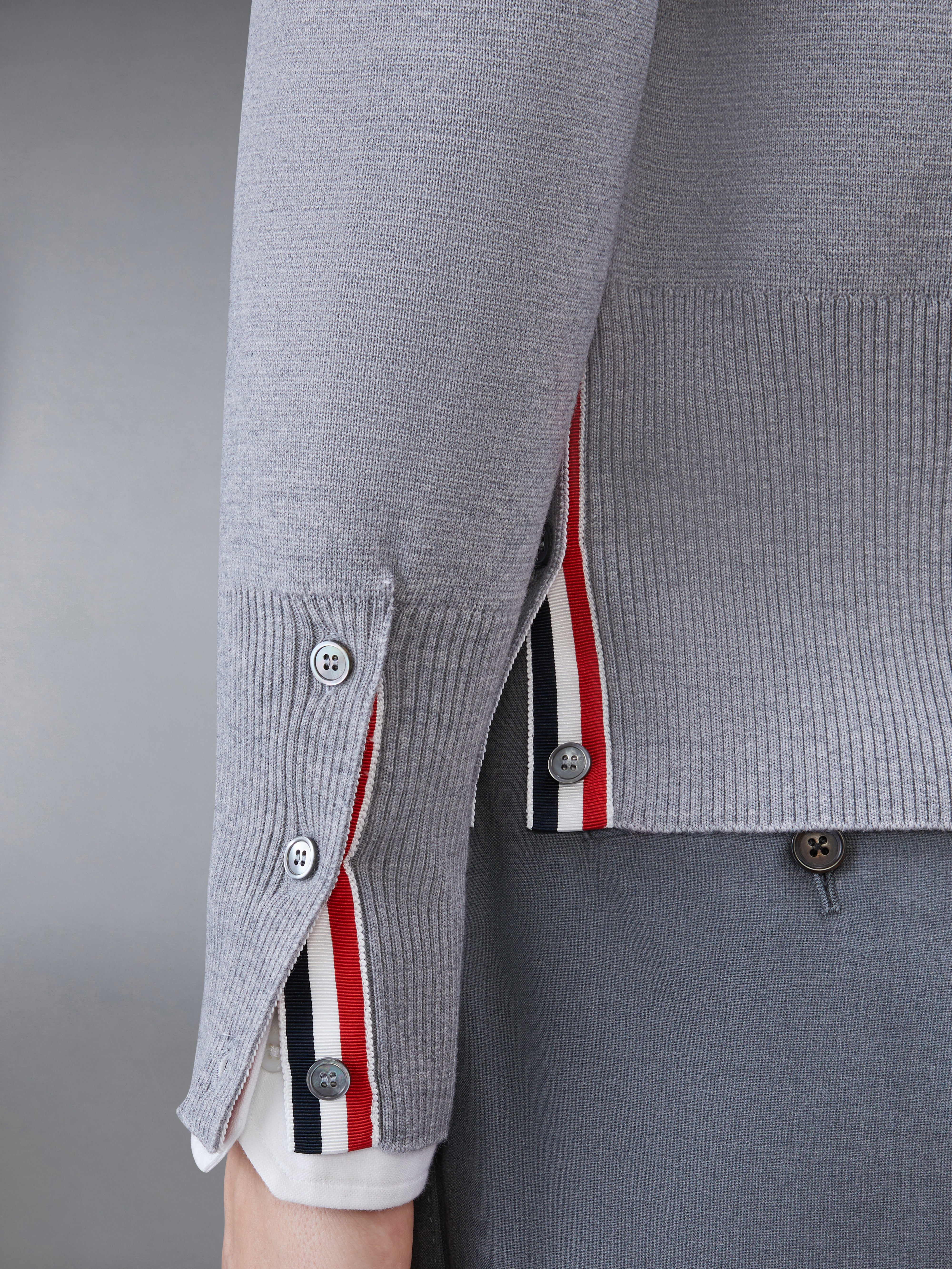 ウール 4BAR Vネック カーディガン | Thom Browne ウール 4BAR Vネック カーディガン | Thom Browne
